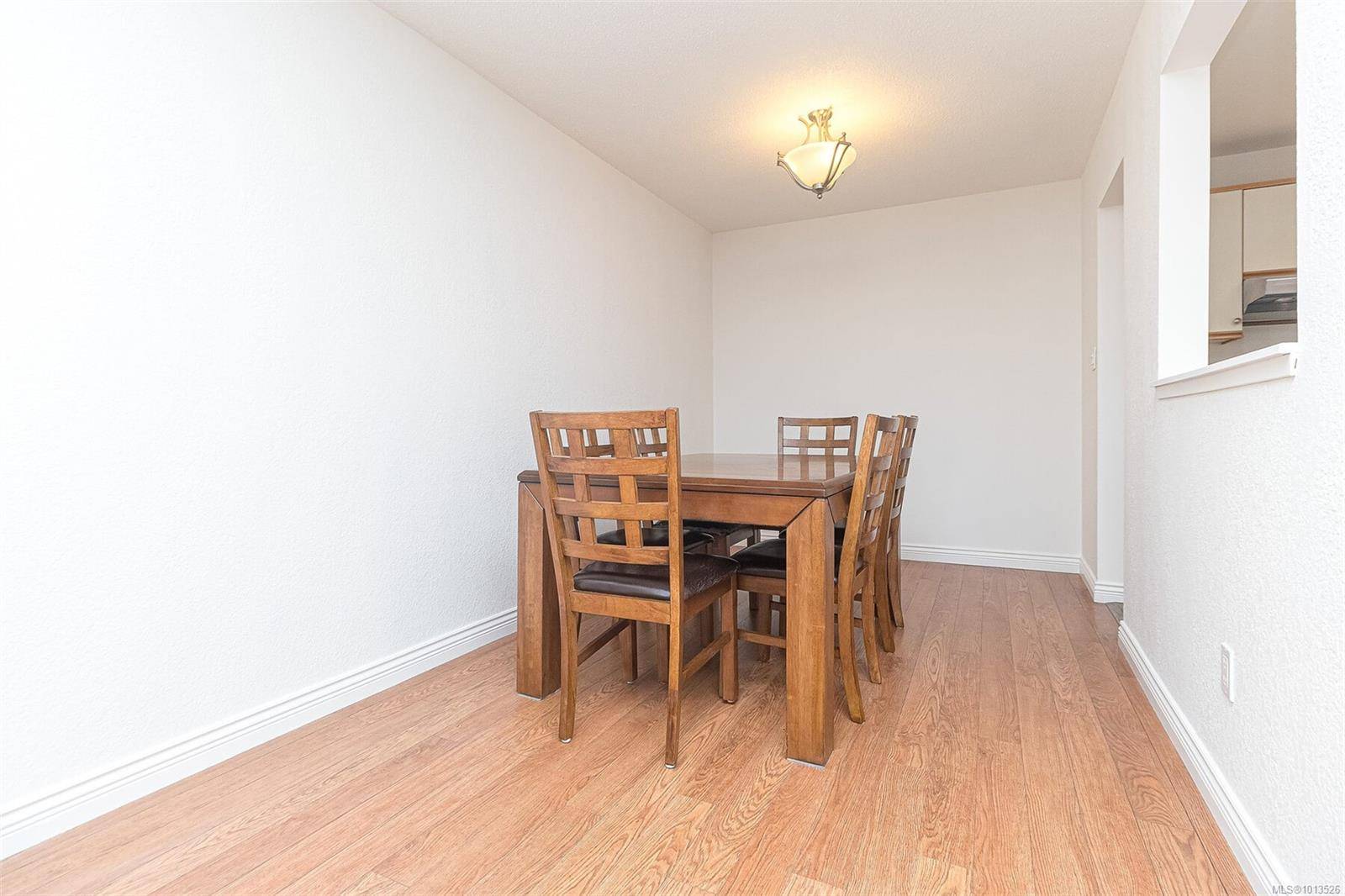 Victoria, BC V8T 5B8,1560 Hillside Ave #403