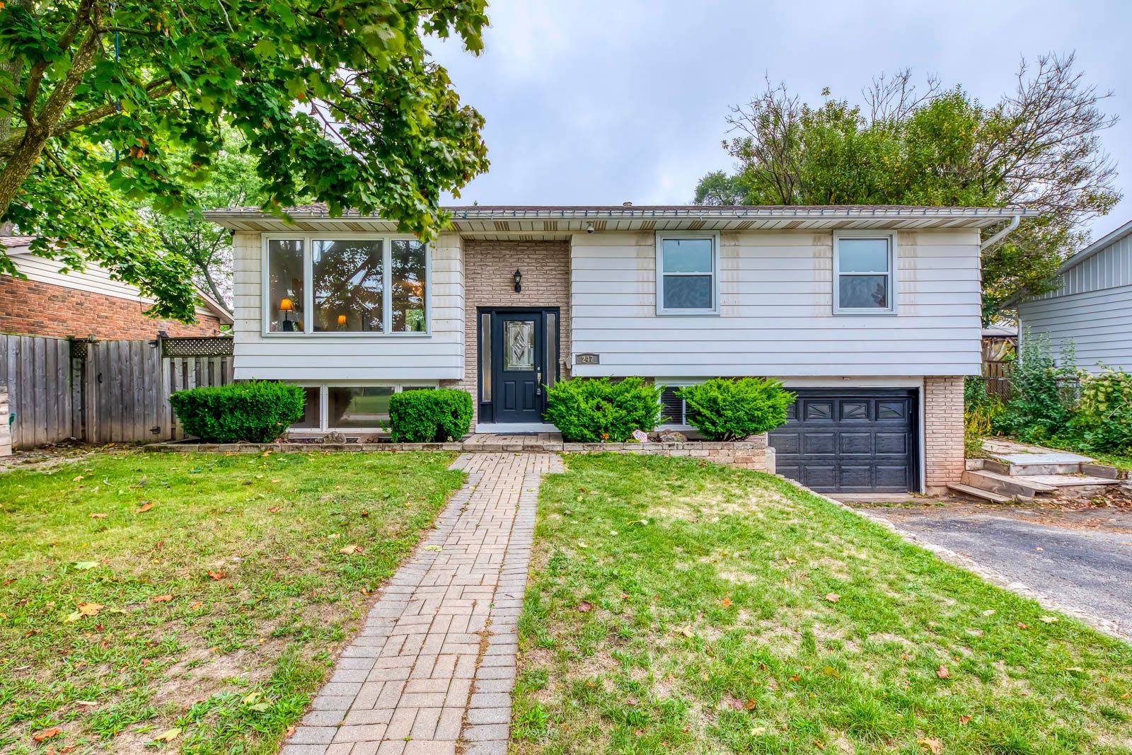 Burlington, ON L7L 4L9,247 Kenwood AVE