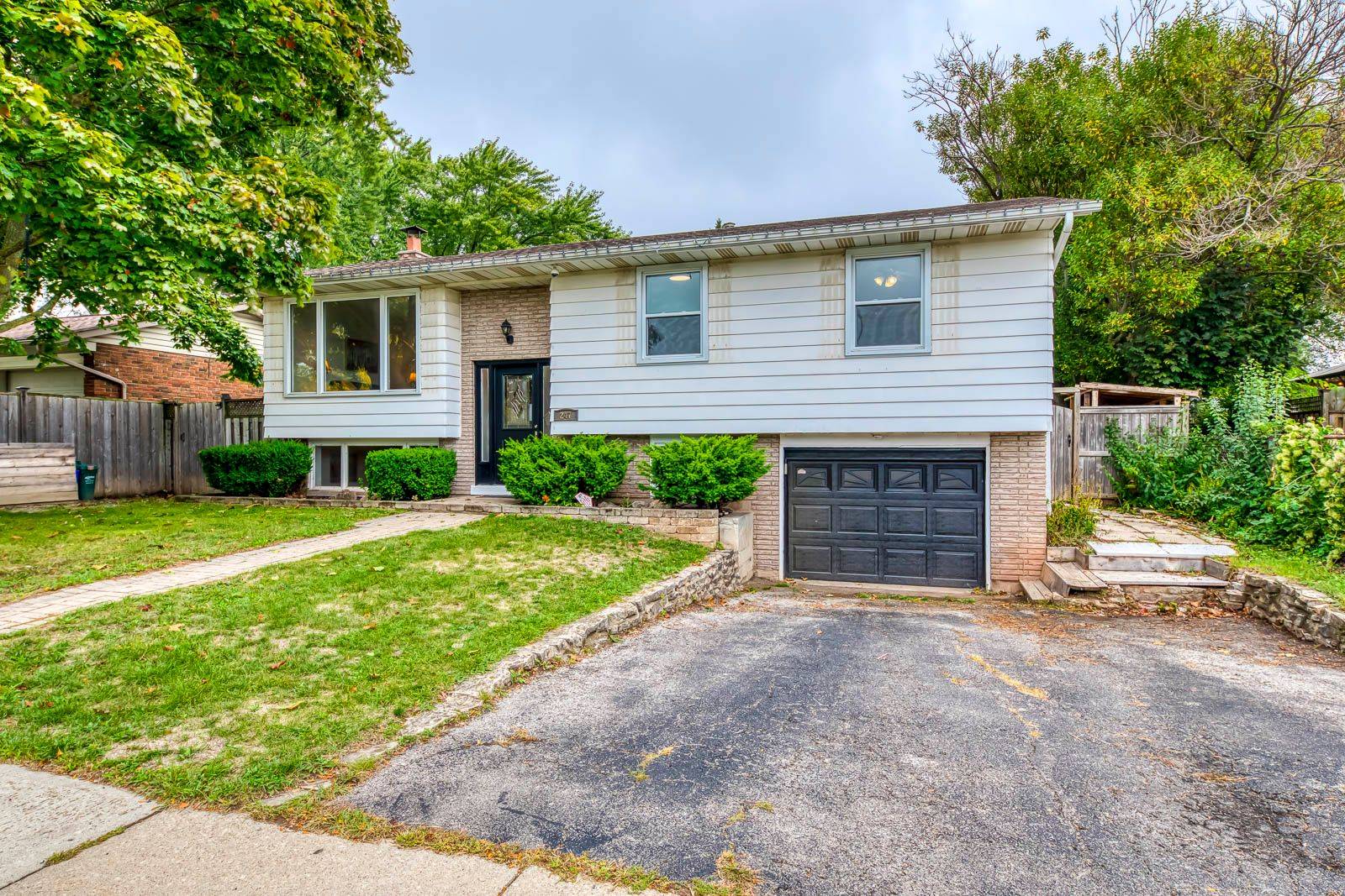 Burlington, ON L7L 4L9,247 Kenwood AVE