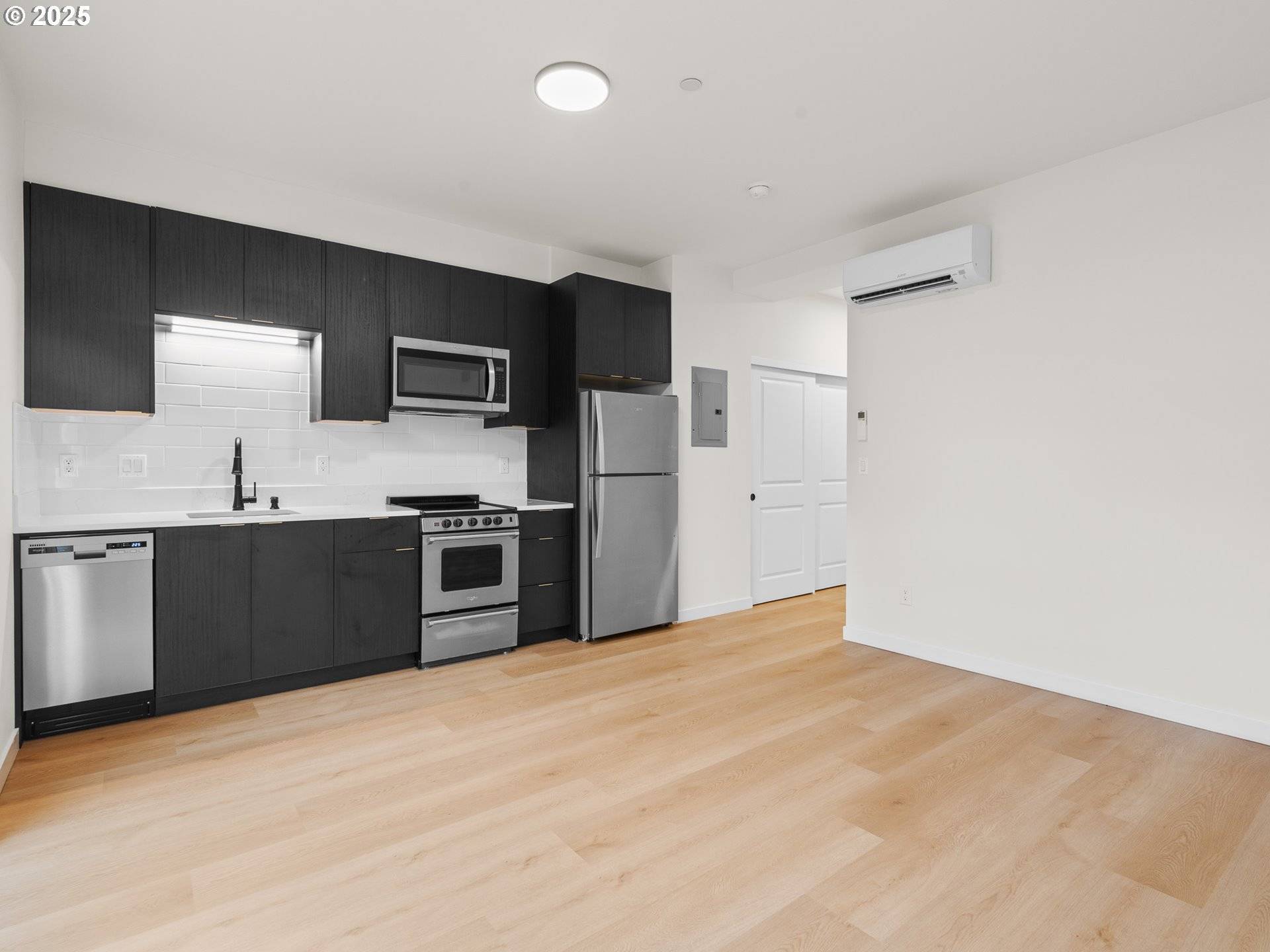 Portland, OR 97216,10985 E Burnside ST #8