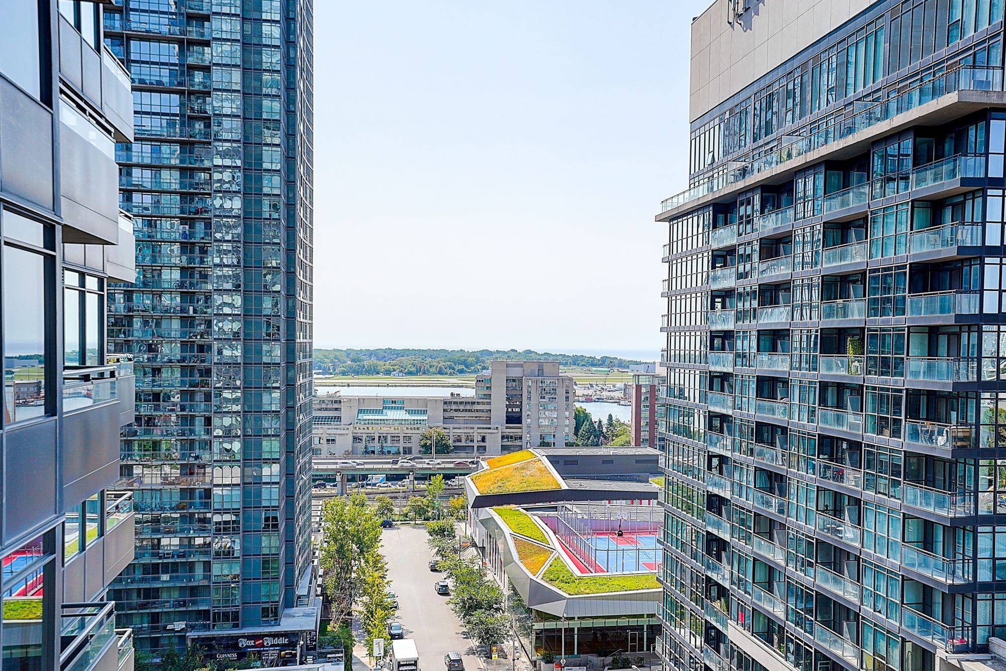 Toronto C01, ON M5V 3Z1,25 Telegram Mews #1612