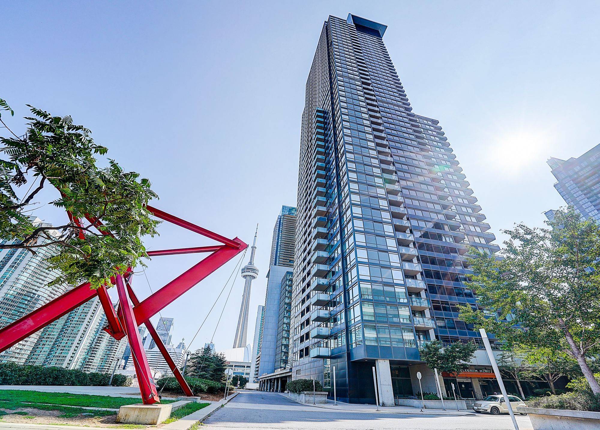 Toronto C01, ON M5V 3Z1,25 Telegram Mews #1612