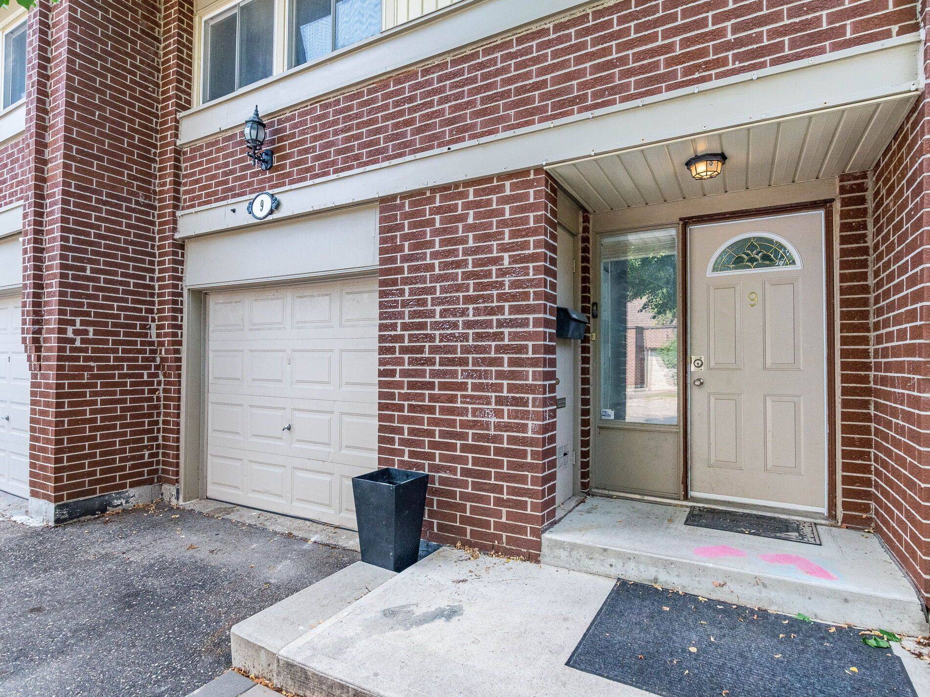 Mississauga, ON L5N 2N7,6240 Montevideo RD #9