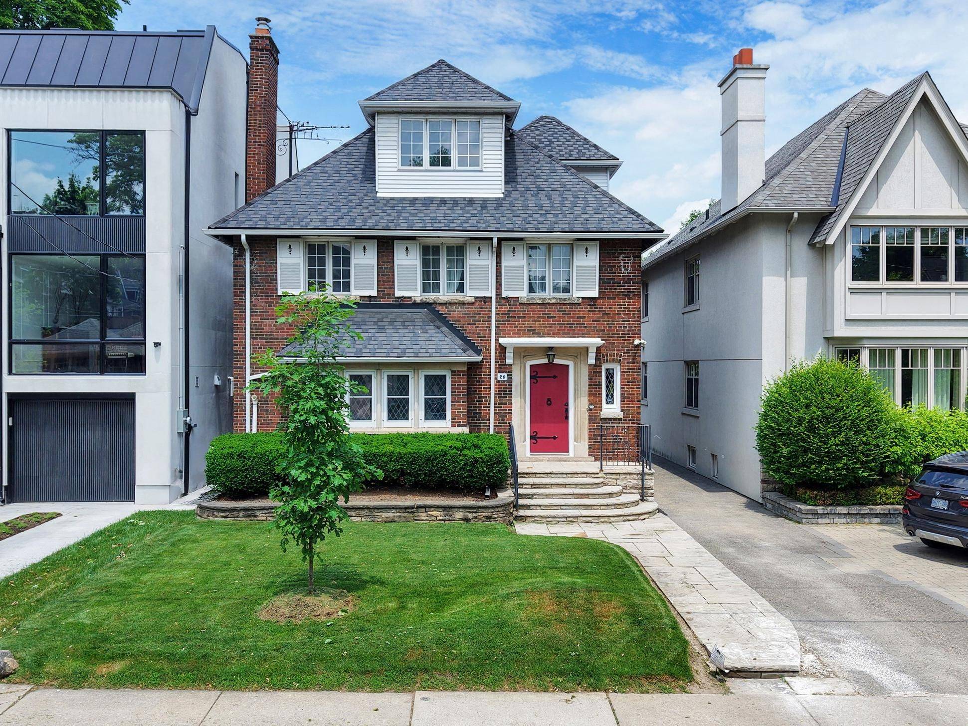26 Wilberton RD, Toronto C02, ON M4V 1Z3
