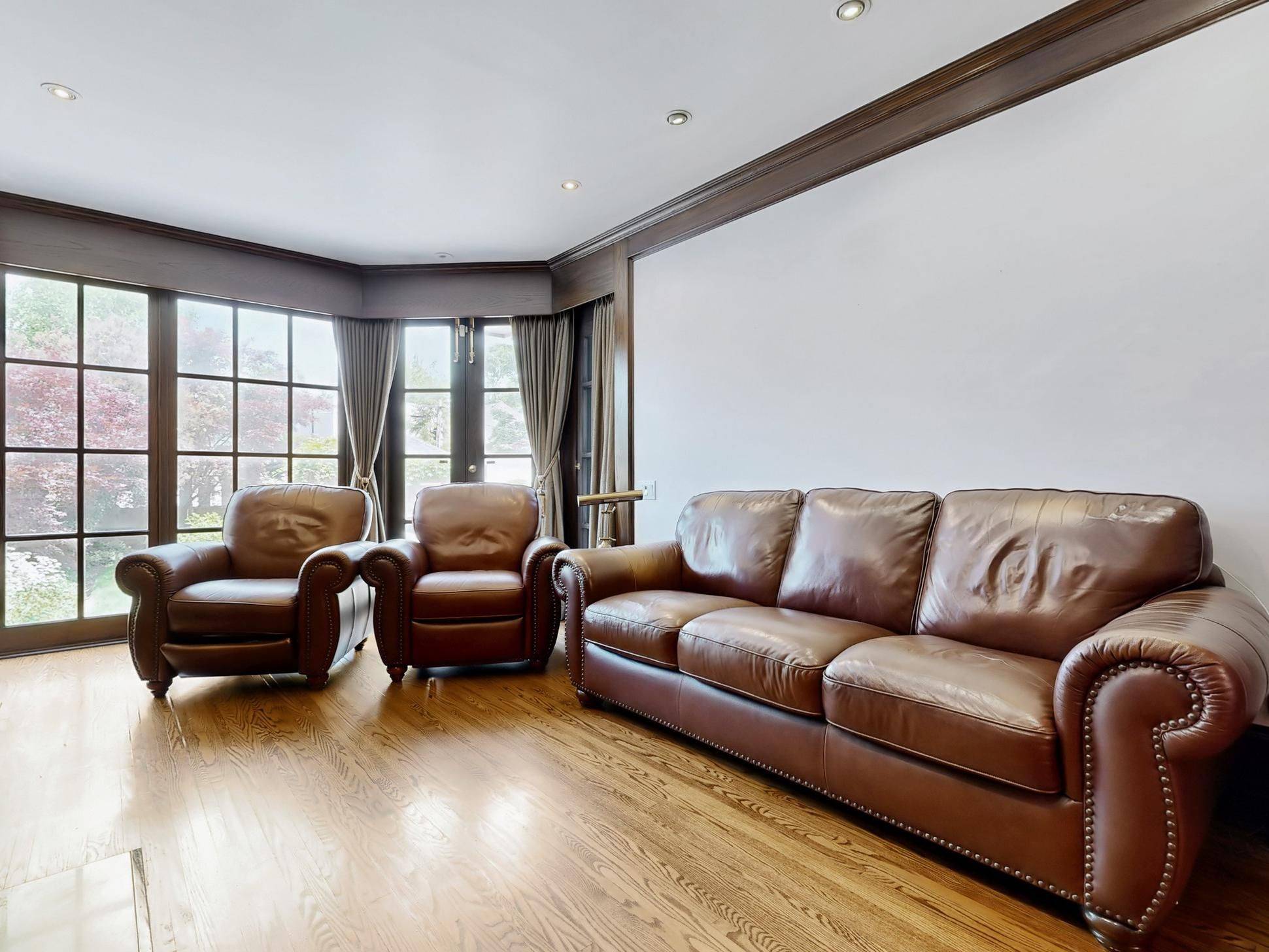 26 Wilberton RD, Toronto C02, ON M4V 1Z3