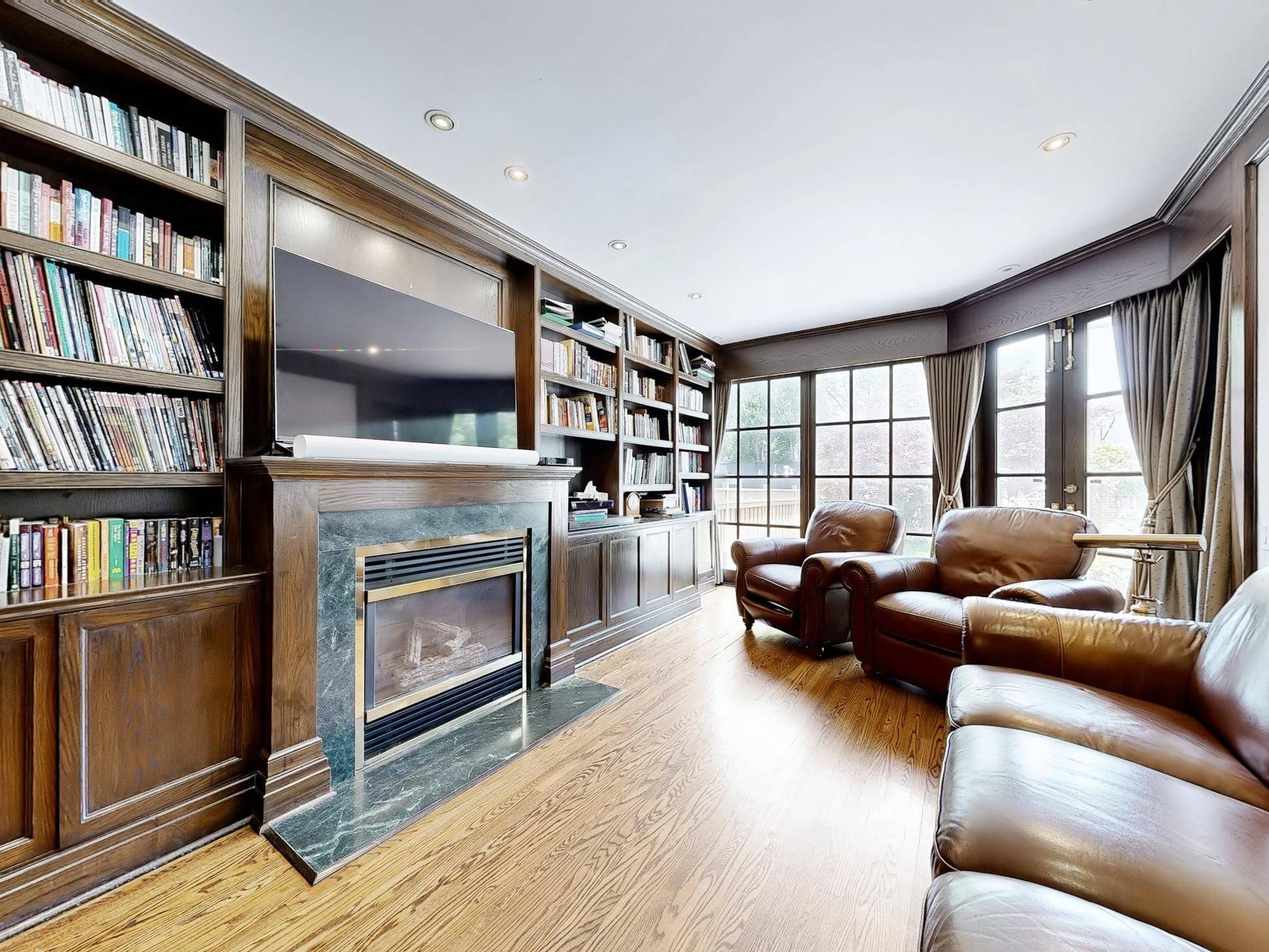 26 Wilberton RD, Toronto C02, ON M4V 1Z3