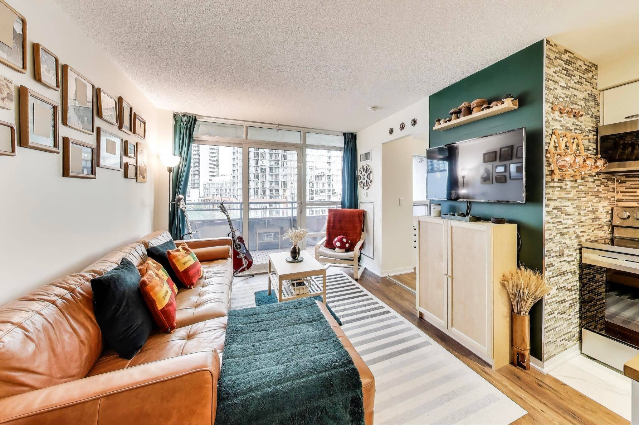 Toronto W01, ON M6K 0A5,38 Joe Shuster WAY #723