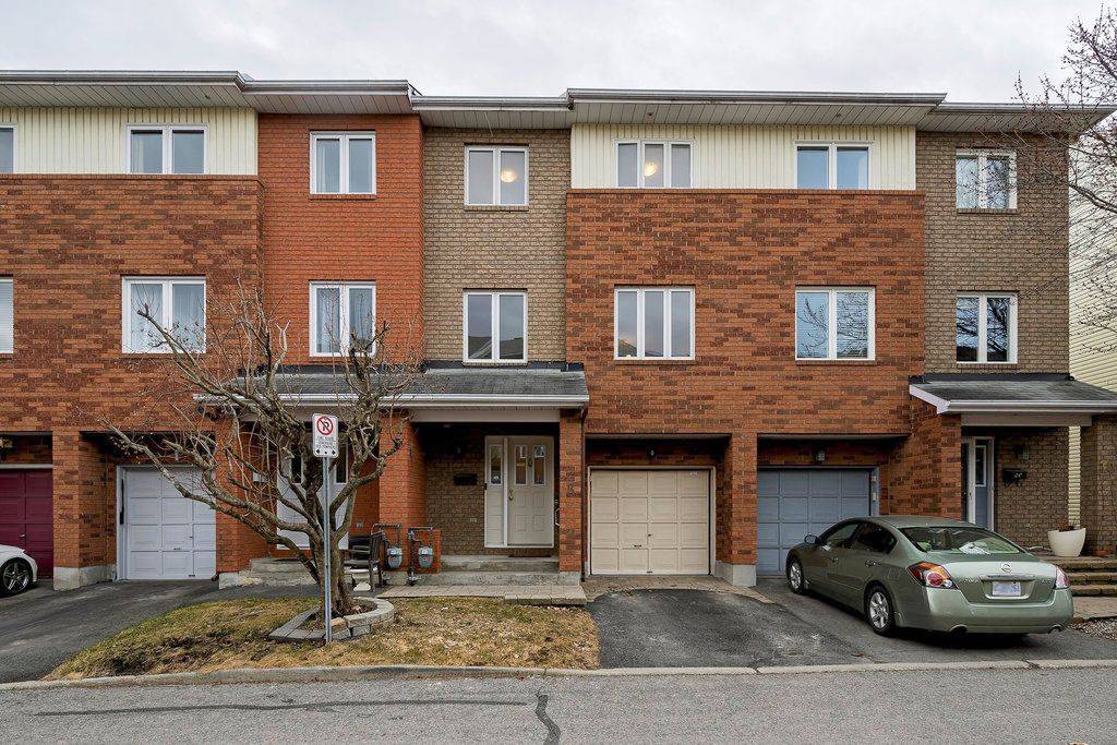 Manor Park - Cardinal Glen And Area, ON K1K 4R1,8 Drayton Private