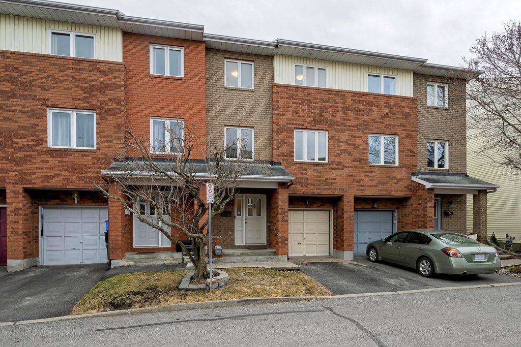 Manor Park - Cardinal Glen And Area, ON K1K 4R1,8 Drayton Private