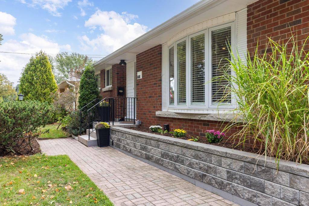 Niagara Falls, ON L2J 1X1,6486 Mcmicking ST