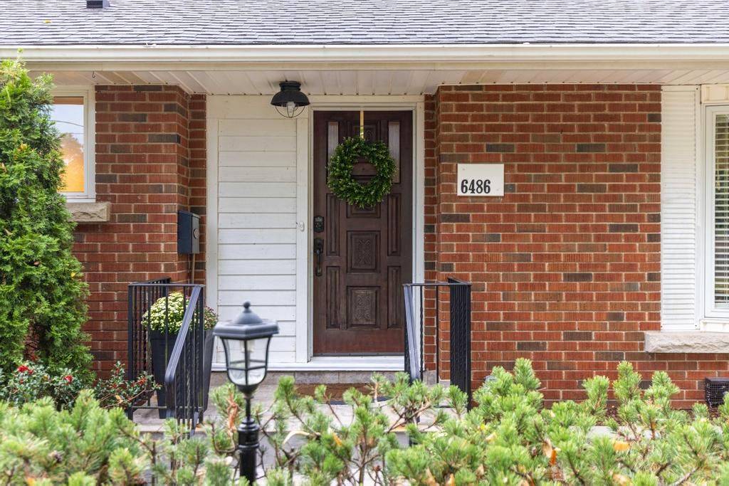 Niagara Falls, ON L2J 1X1,6486 Mcmicking ST