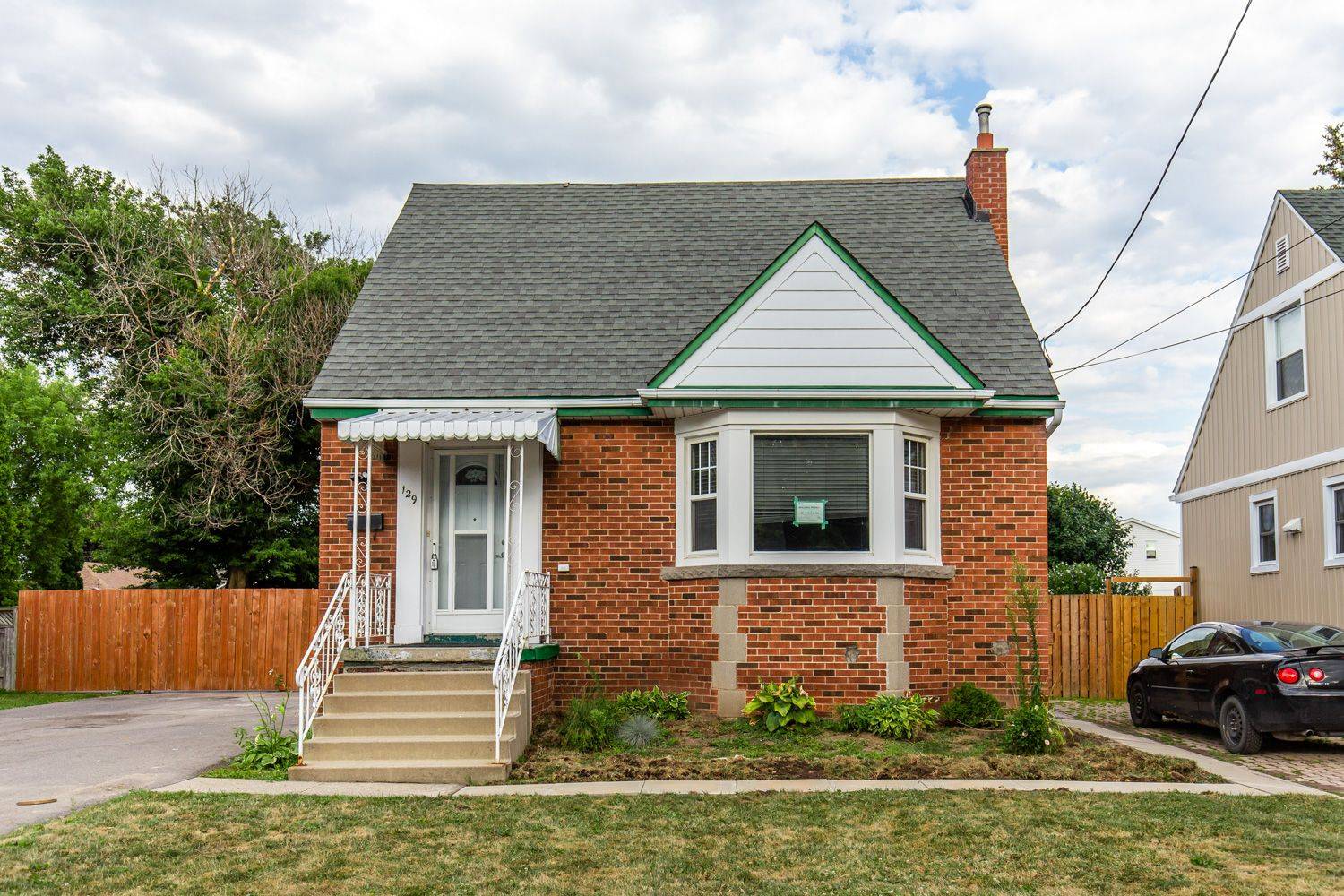 Hamilton, ON L8V 2V5,129 East 22nd ST #1