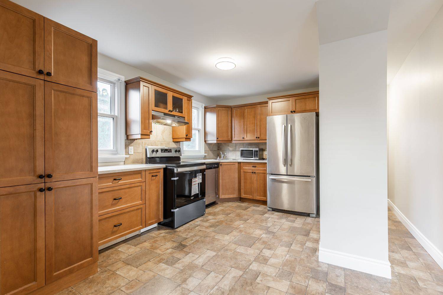 Hamilton, ON L8V 2V5,129 East 22nd ST #1