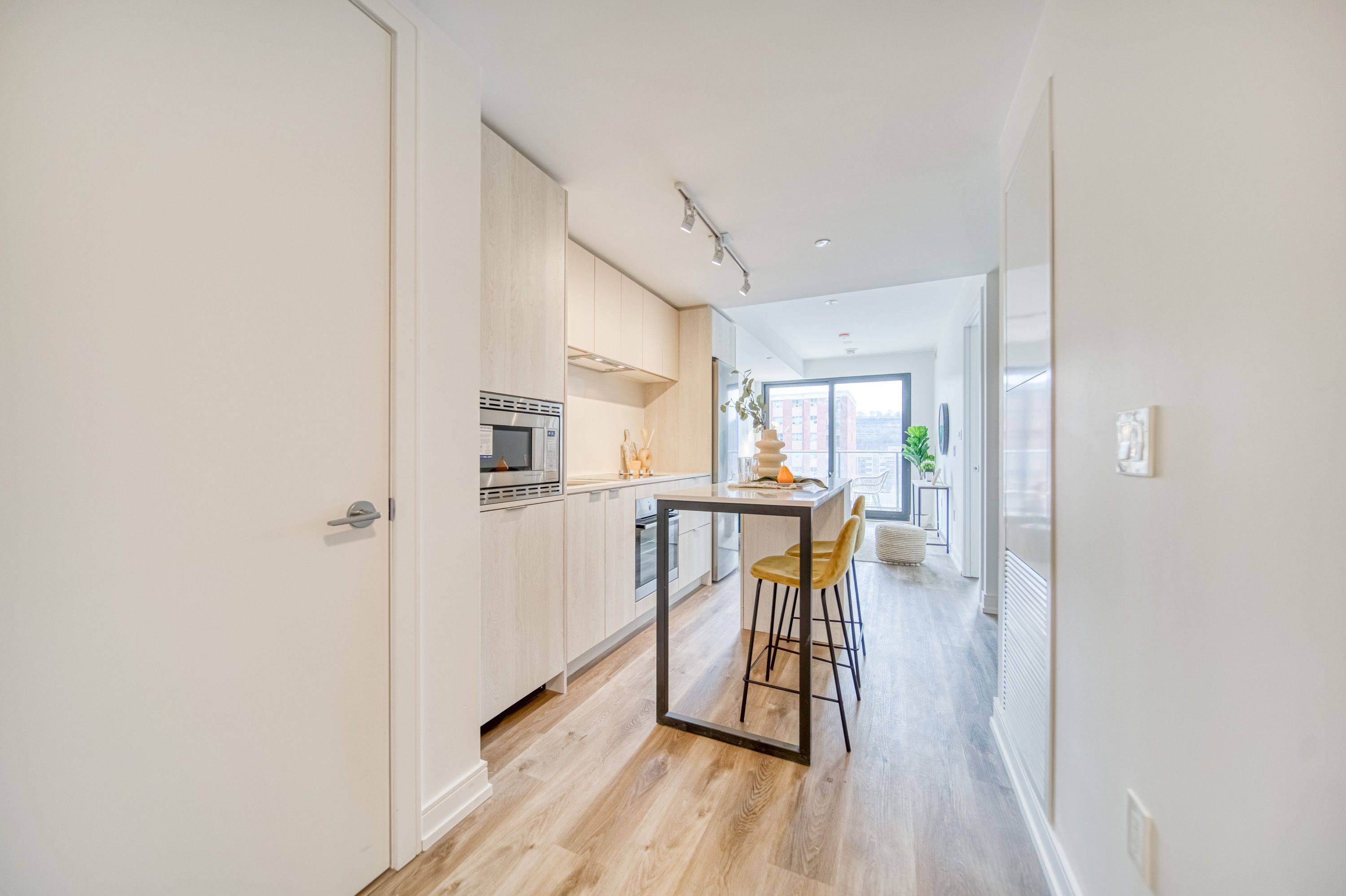 Hamilton, ON L8R 3J2,1 Jarvis ST #910