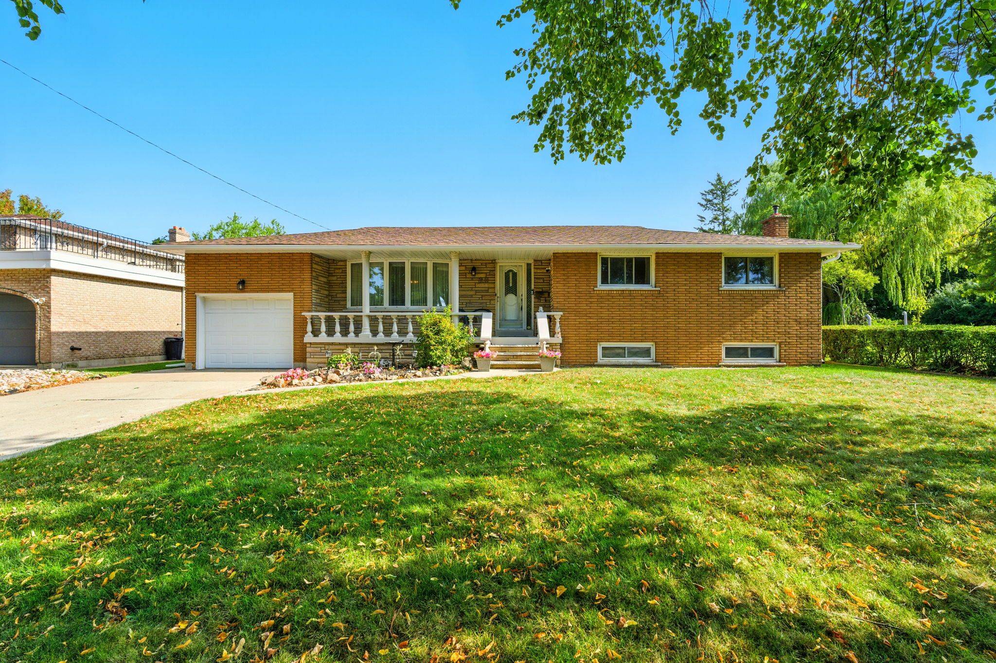 Hamilton, ON L8T 1C3,20 Woodside DR