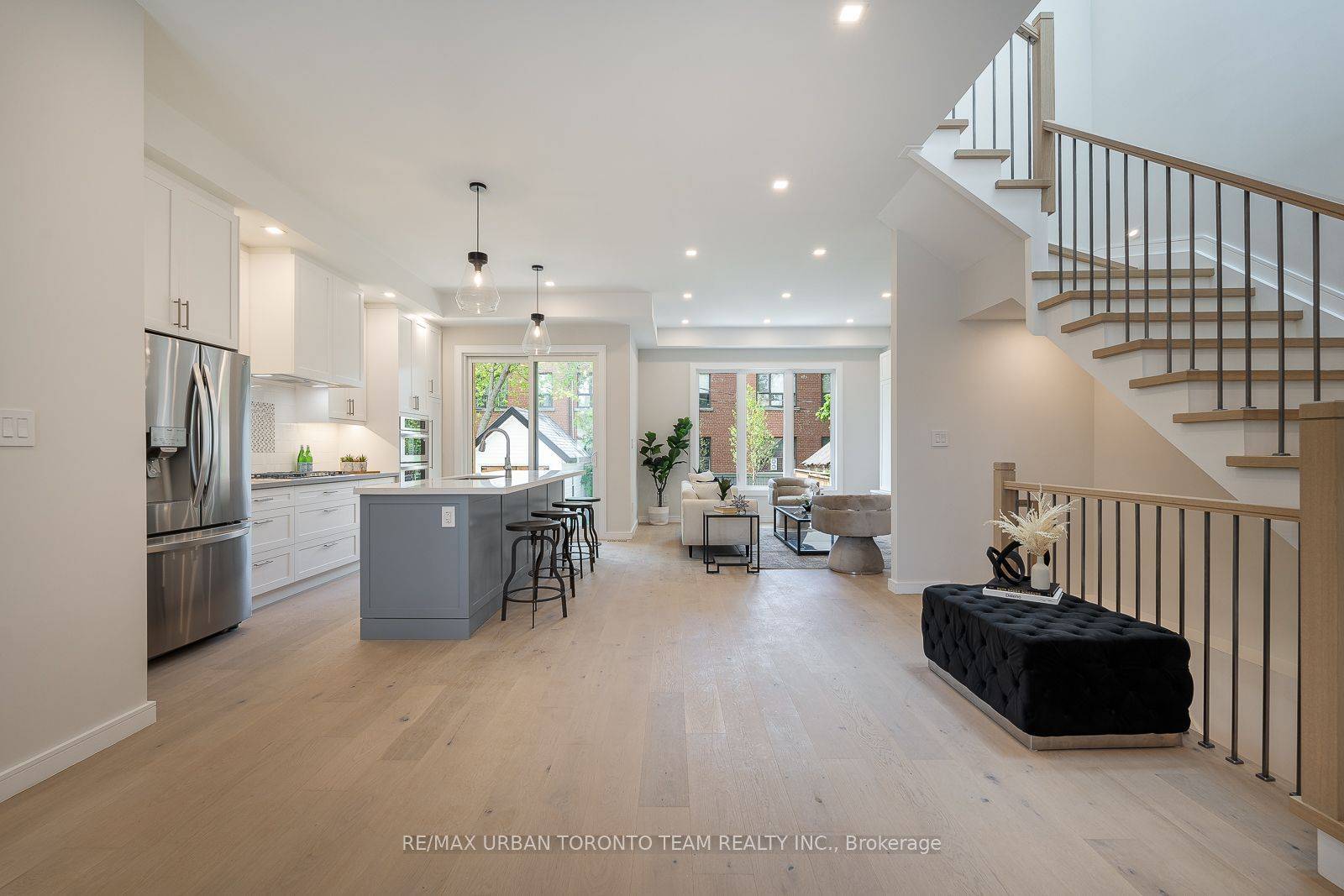 Toronto E06, ON M1N 3G3,26 Kalmar AVE