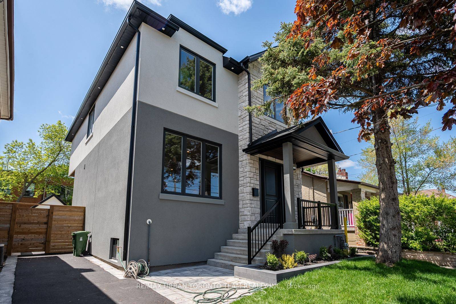 Toronto E06, ON M1N 3G3,26 Kalmar AVE