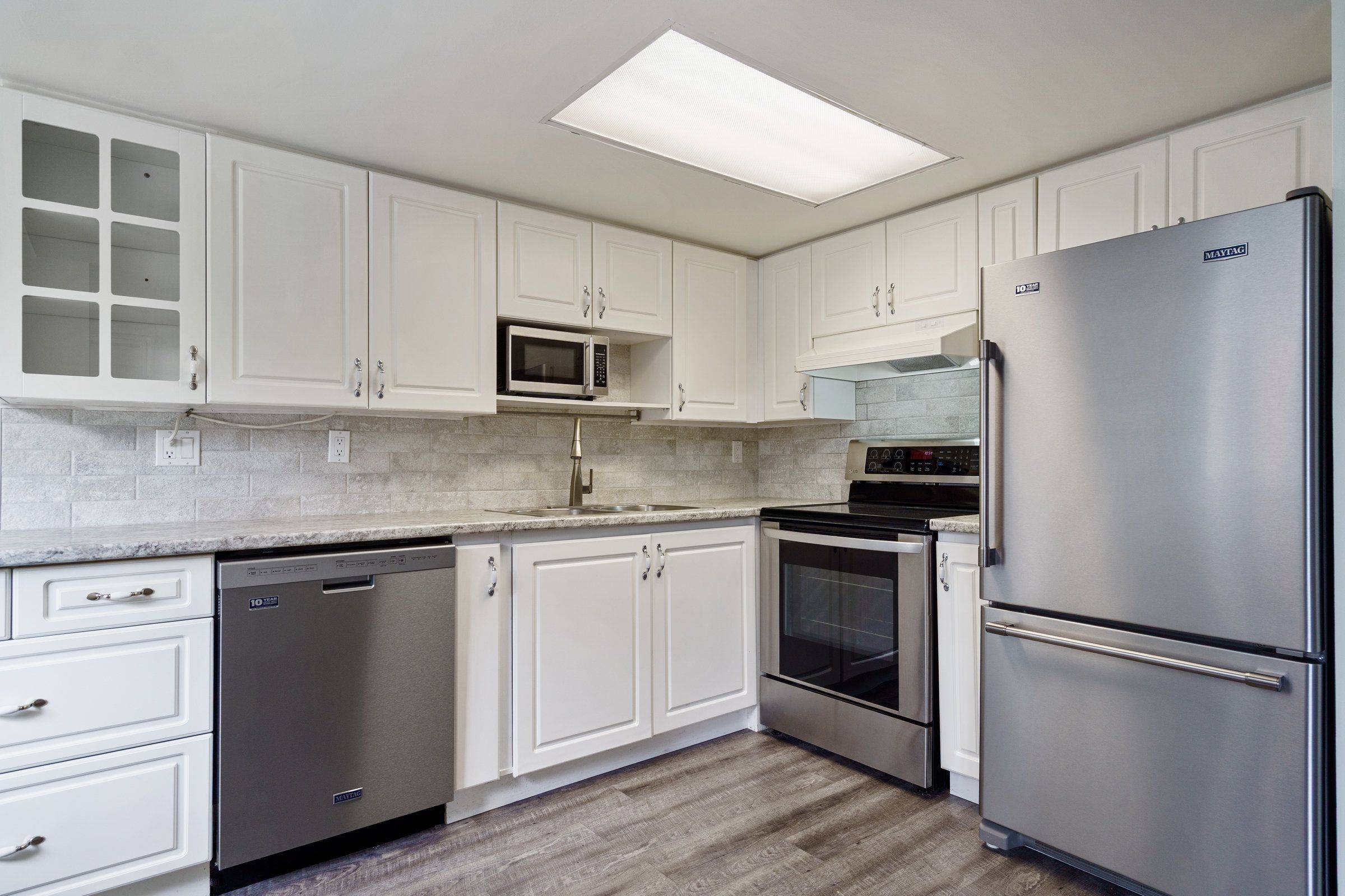 Burlington, ON L7R 3X5,3499 UPPER MIDDLE RD #211