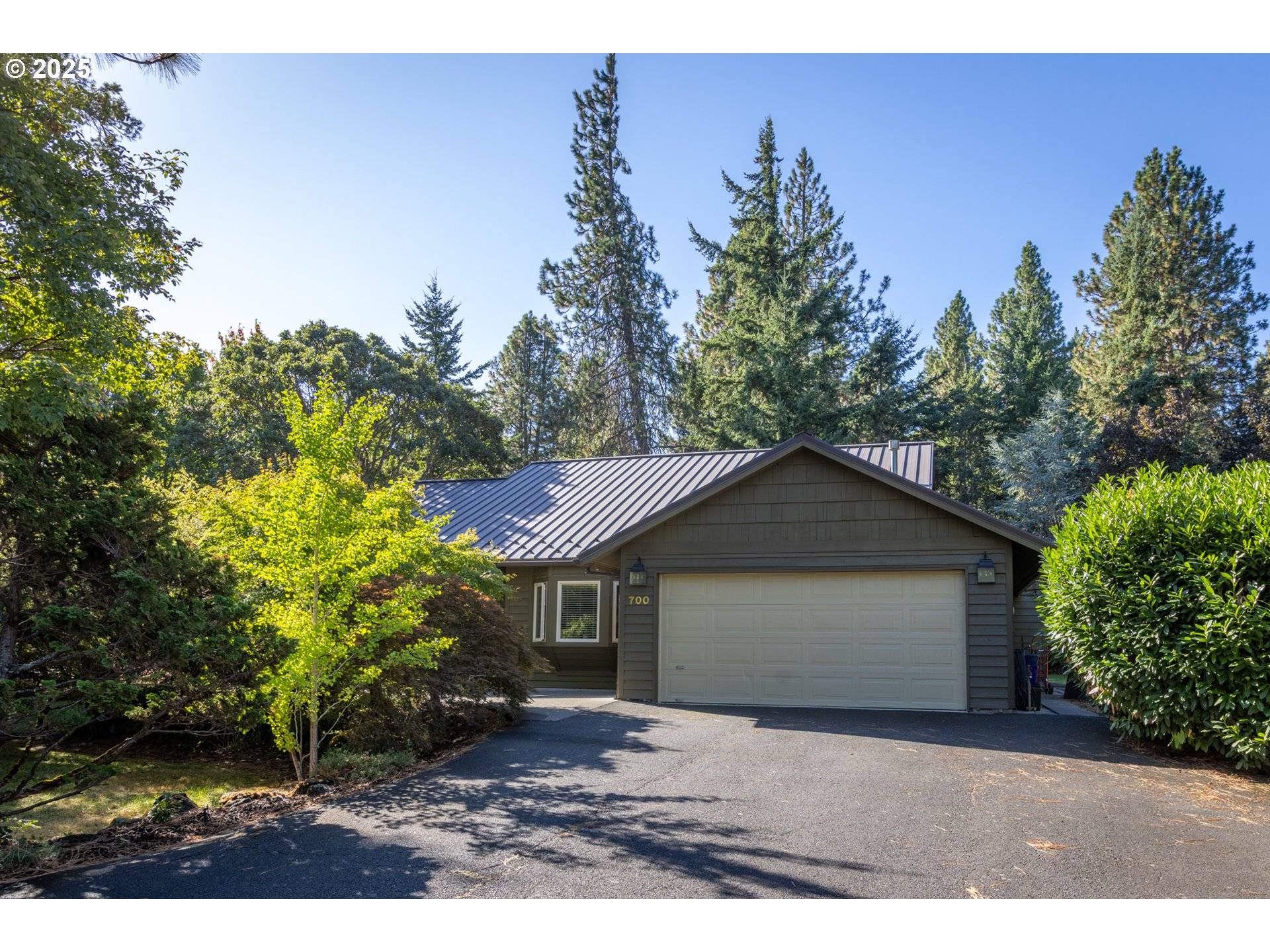 Hood River, OR 97031,700 COUNTRY CLUB RD