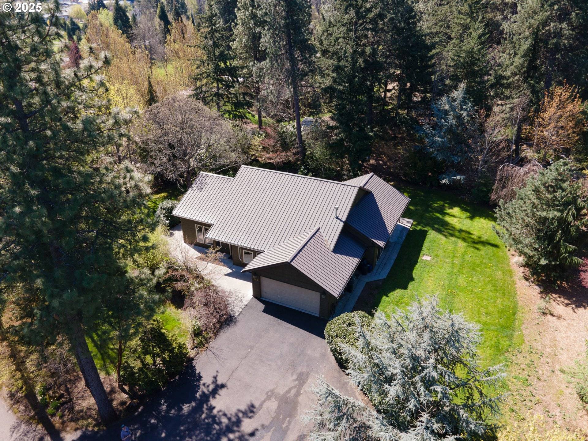 Hood River, OR 97031,700 COUNTRY CLUB RD