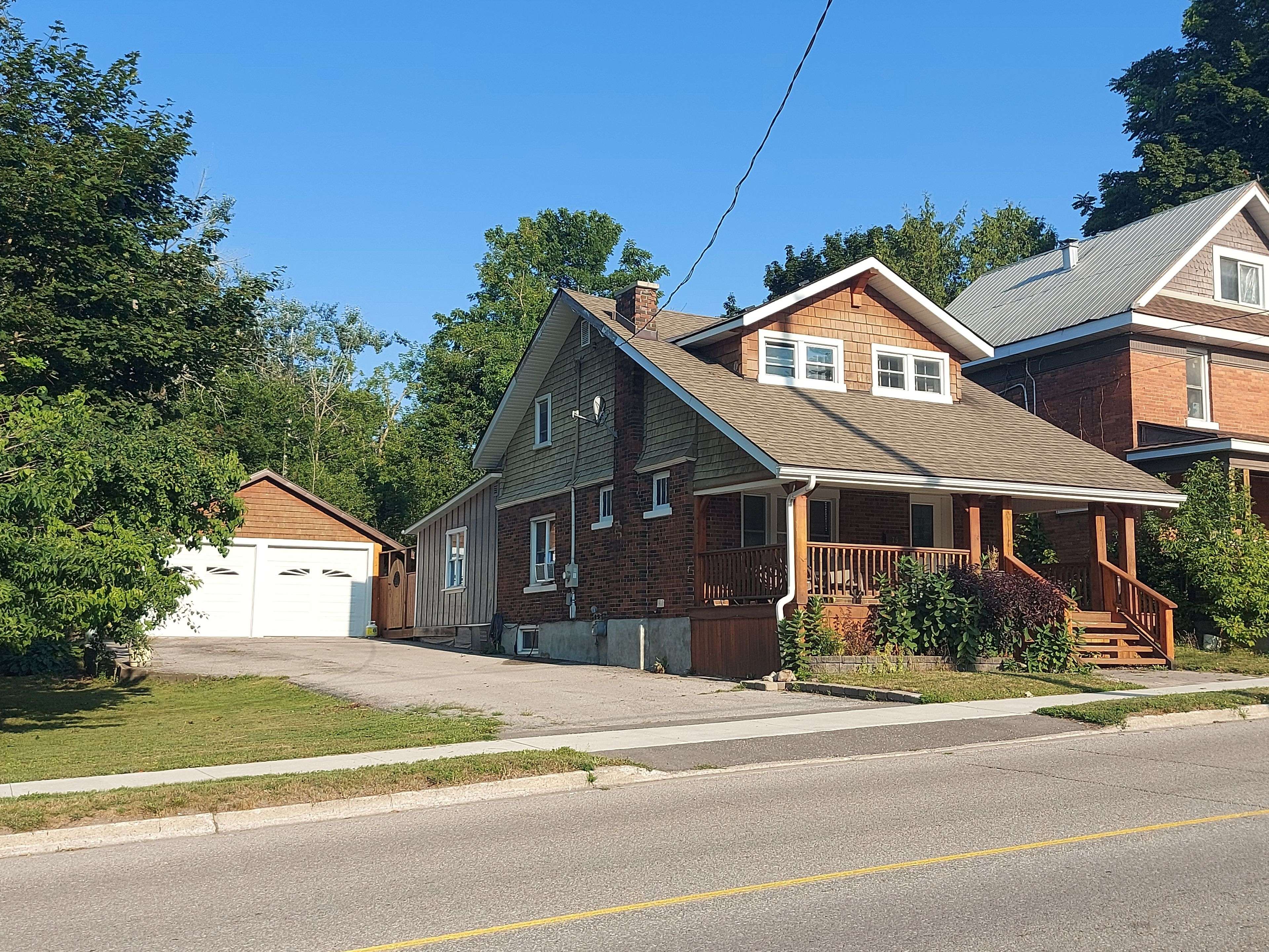 Orillia, ON L3V 5L3,79 Patrick ST S
