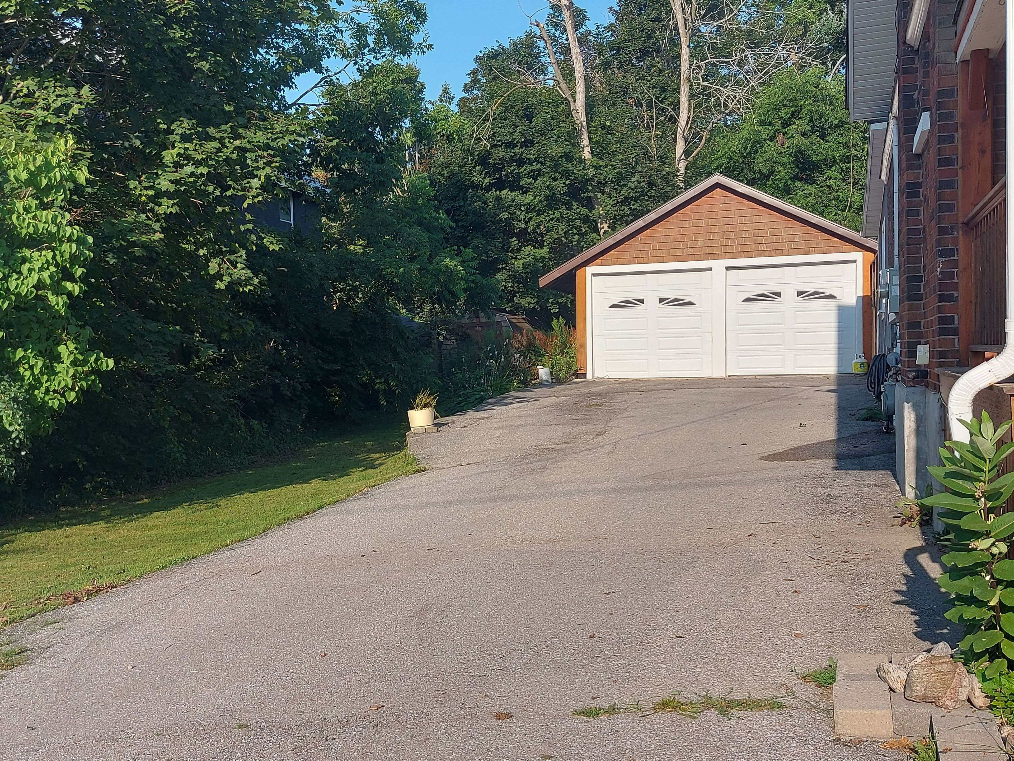 Orillia, ON L3V 5L3,79 Patrick ST S