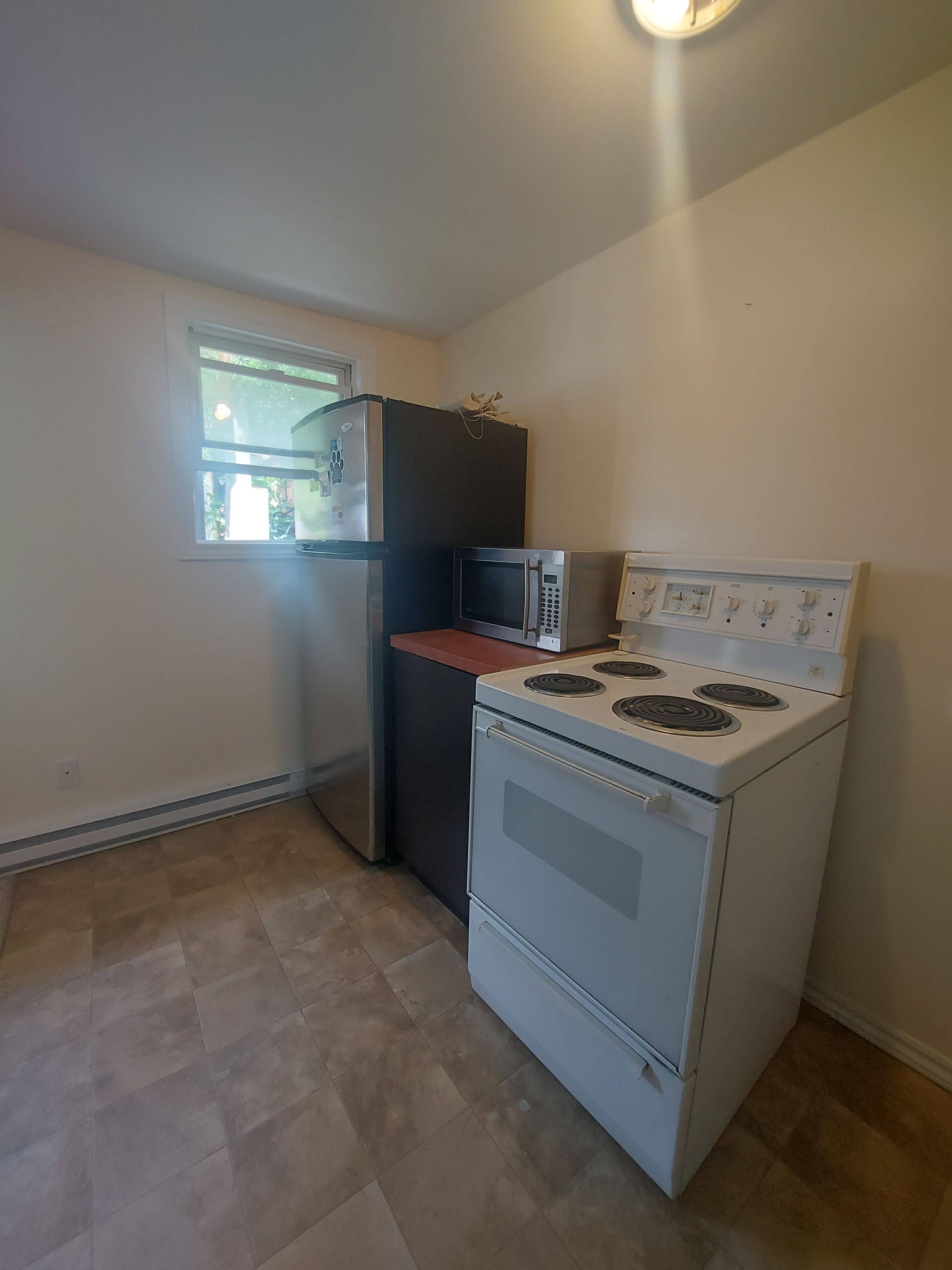 Orillia, ON L3V 5L3,79 Patrick ST S