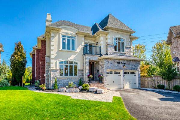 Mississauga, ON L5C 2W4,962 Fredonia DR