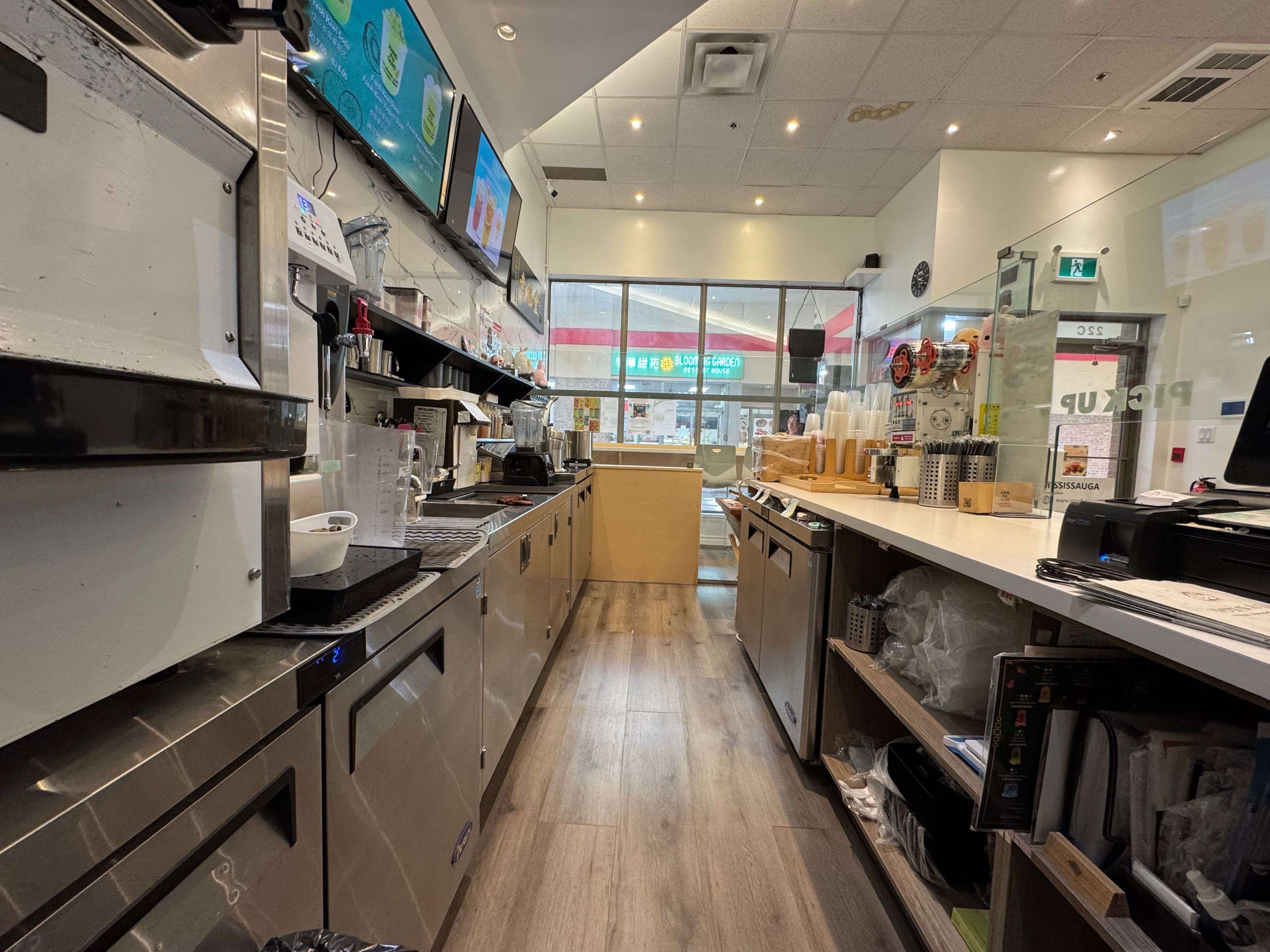 Mississauga, ON L5C 4P3,1177 Central Pkwy W #22C