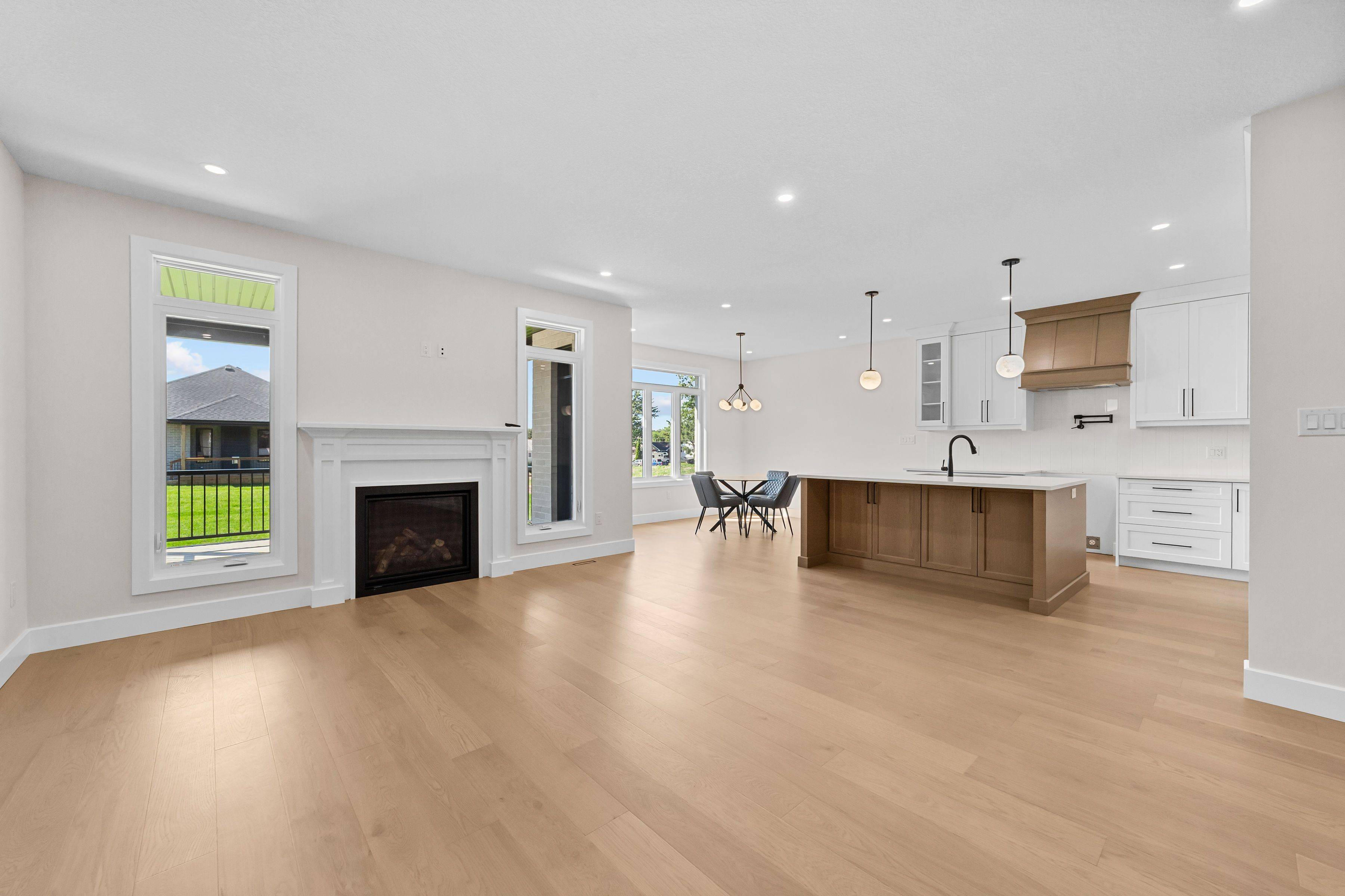 Warwick, ON N0M 2S0,408 Erie ST