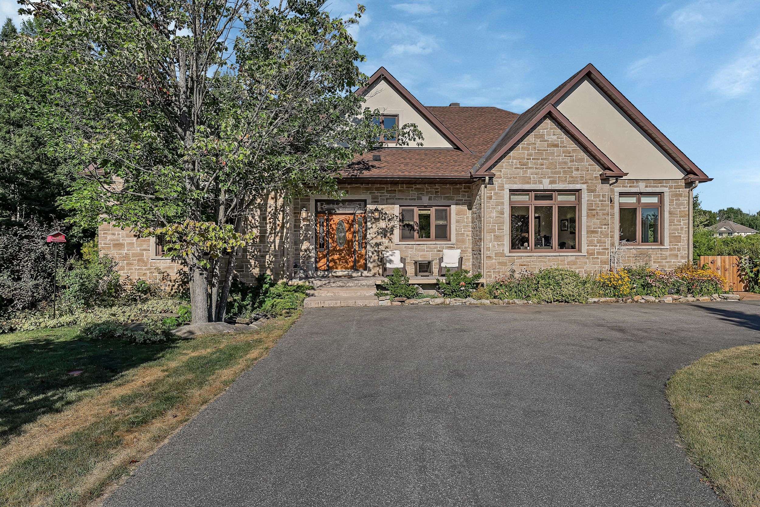 Kanata, ON K2W 1B5,1836 Whitemarsh CRES