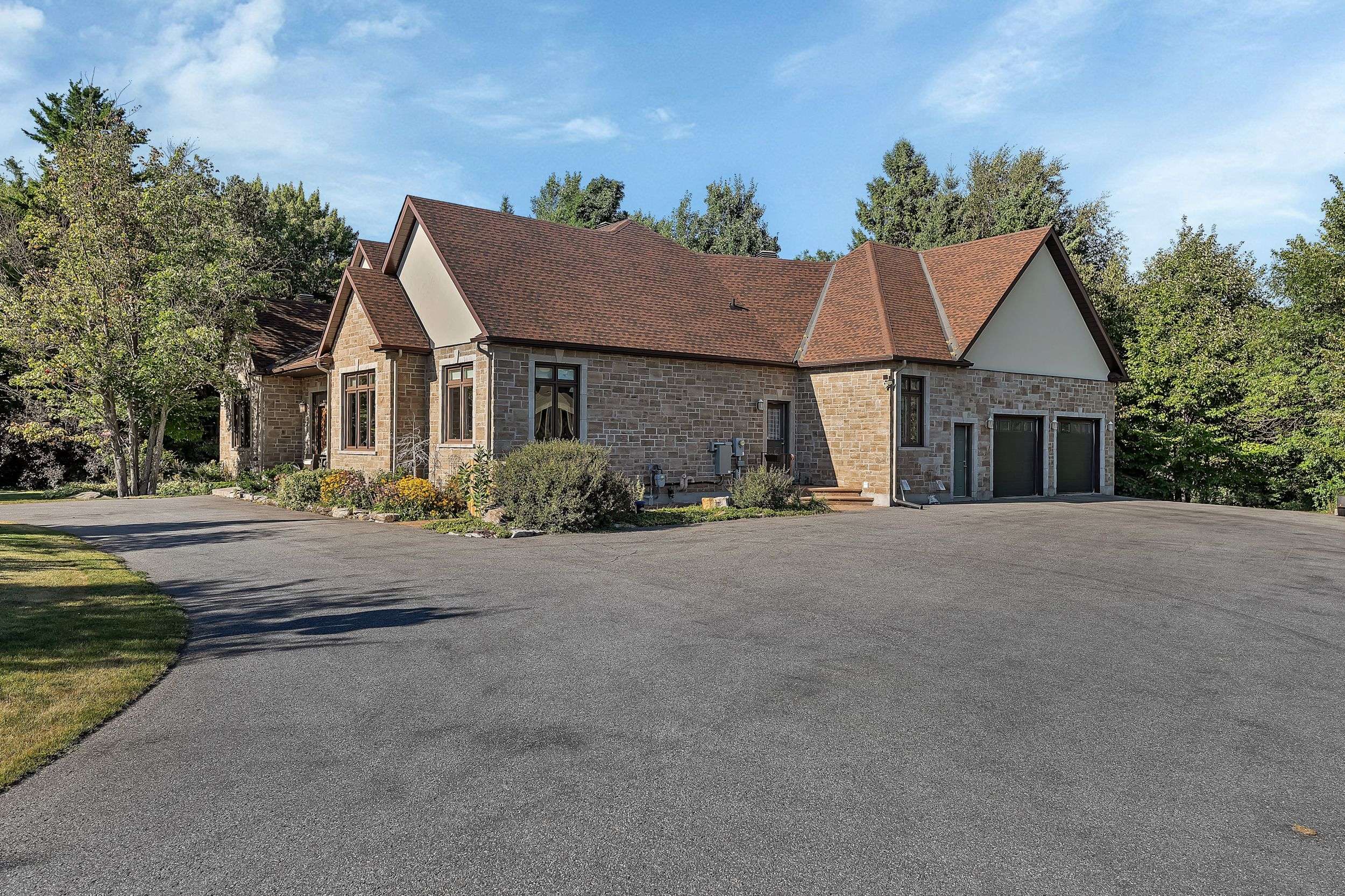 Kanata, ON K2W 1B5,1836 Whitemarsh CRES