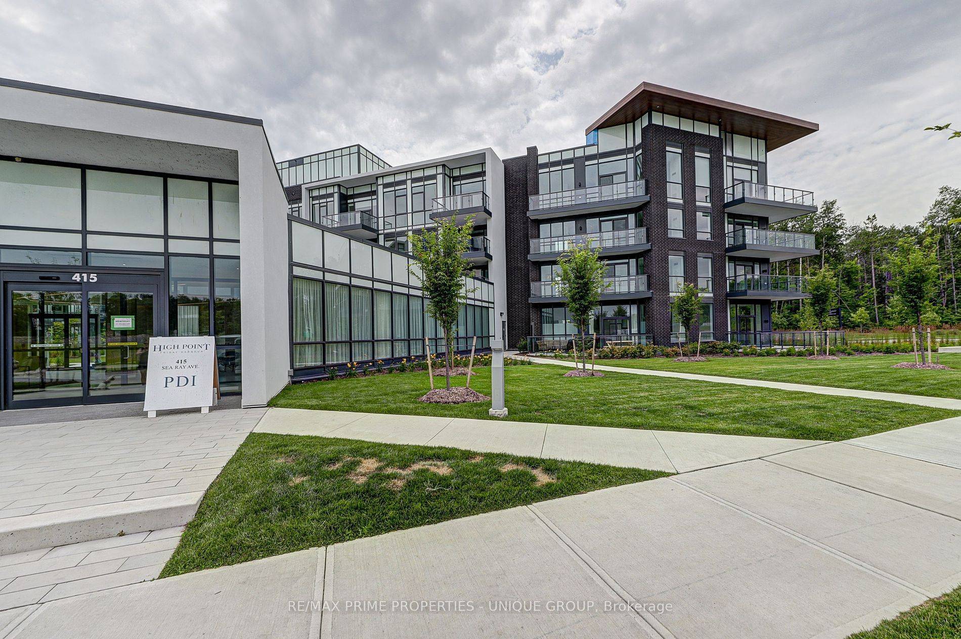 Innisfil, ON L9S 0R5,415 Sea Ray AVE #427