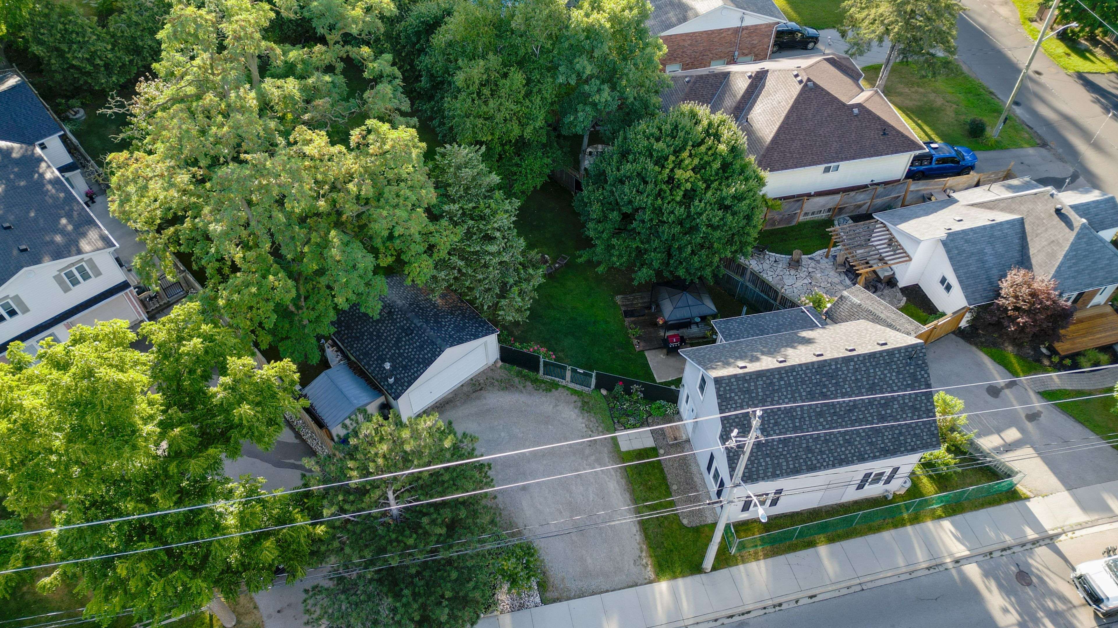 Kitchener, ON N2K 1S3,64 Woolwich ST