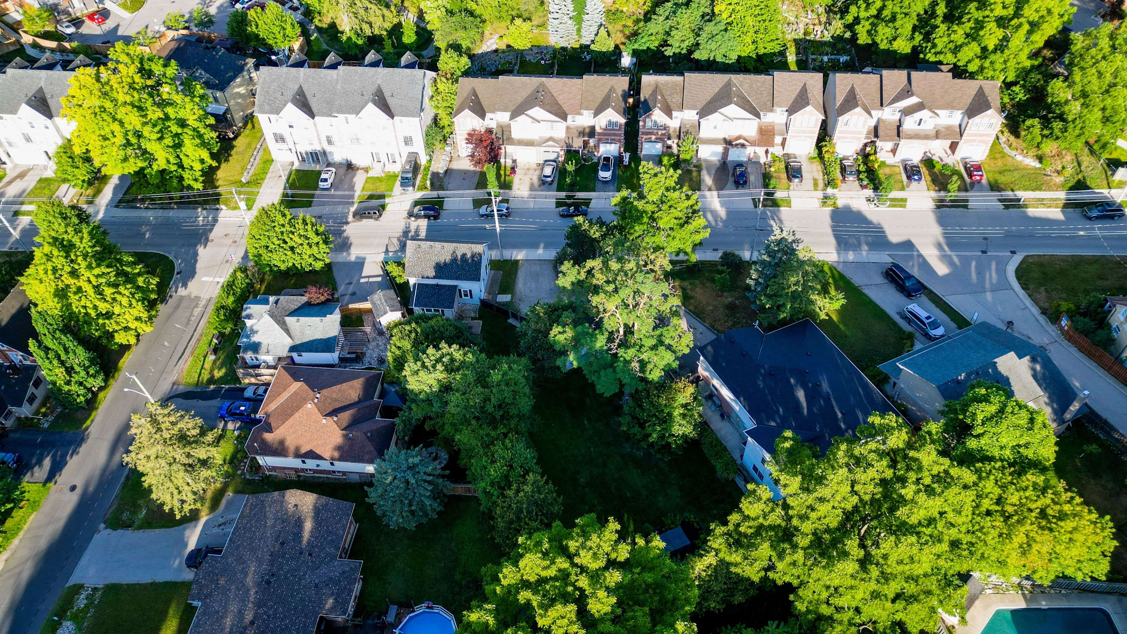 Kitchener, ON N2K 1S3,64 Woolwich ST