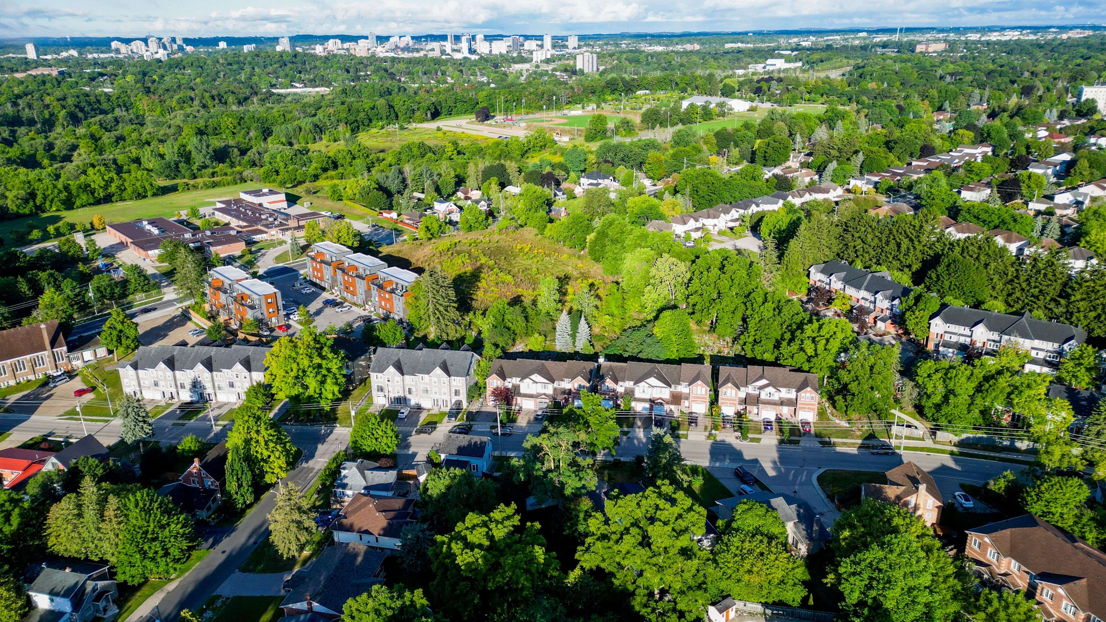 Kitchener, ON N2K 1S3,64 Woolwich ST