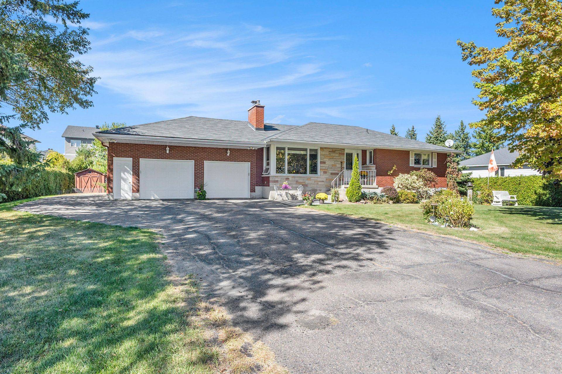Mcnab/braeside, ON K7S 3G9,32 Wabalac DR
