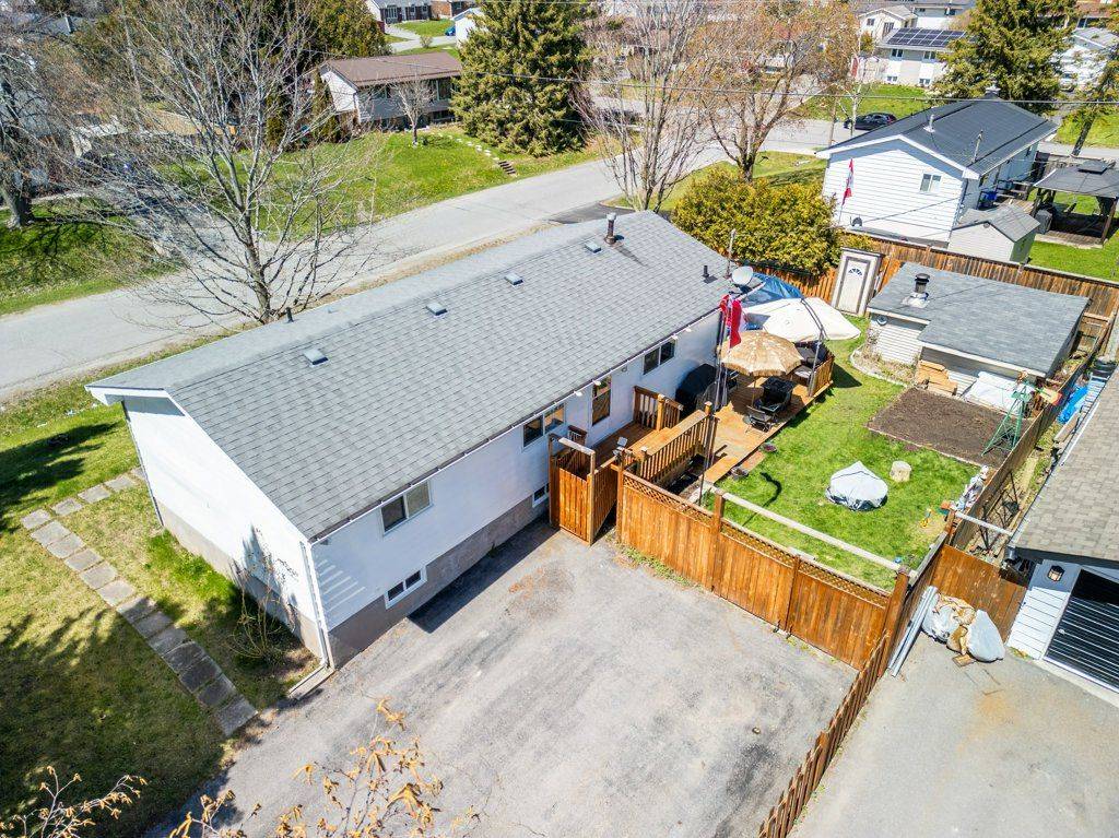 Loyalist, ON K7N 1P5,3 Deerfield ST