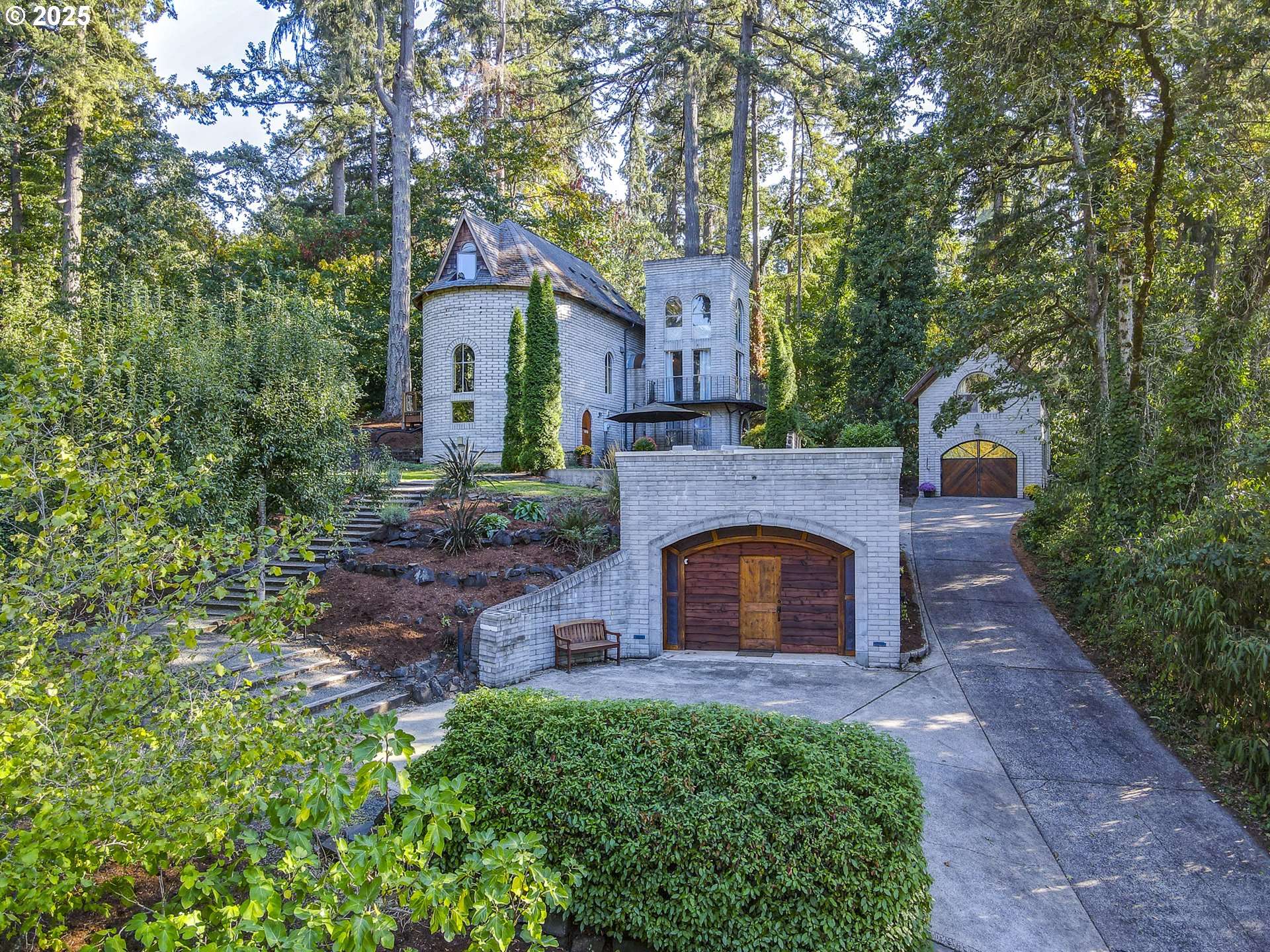 Eugene, OR 97403,1820 E 28TH AVE