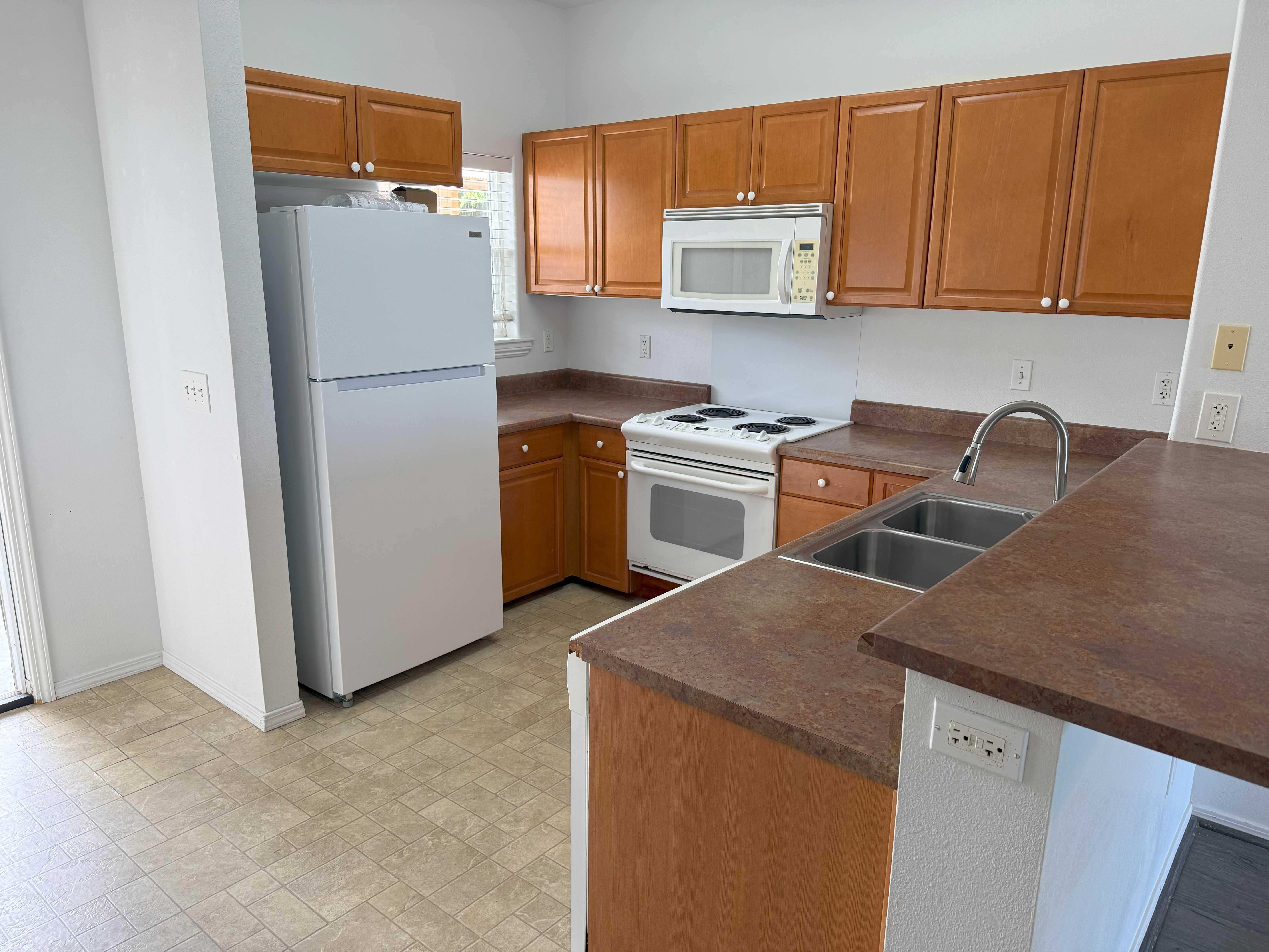 Kailua-kona, HI 96740,73-1111 NUUANU PL #N103