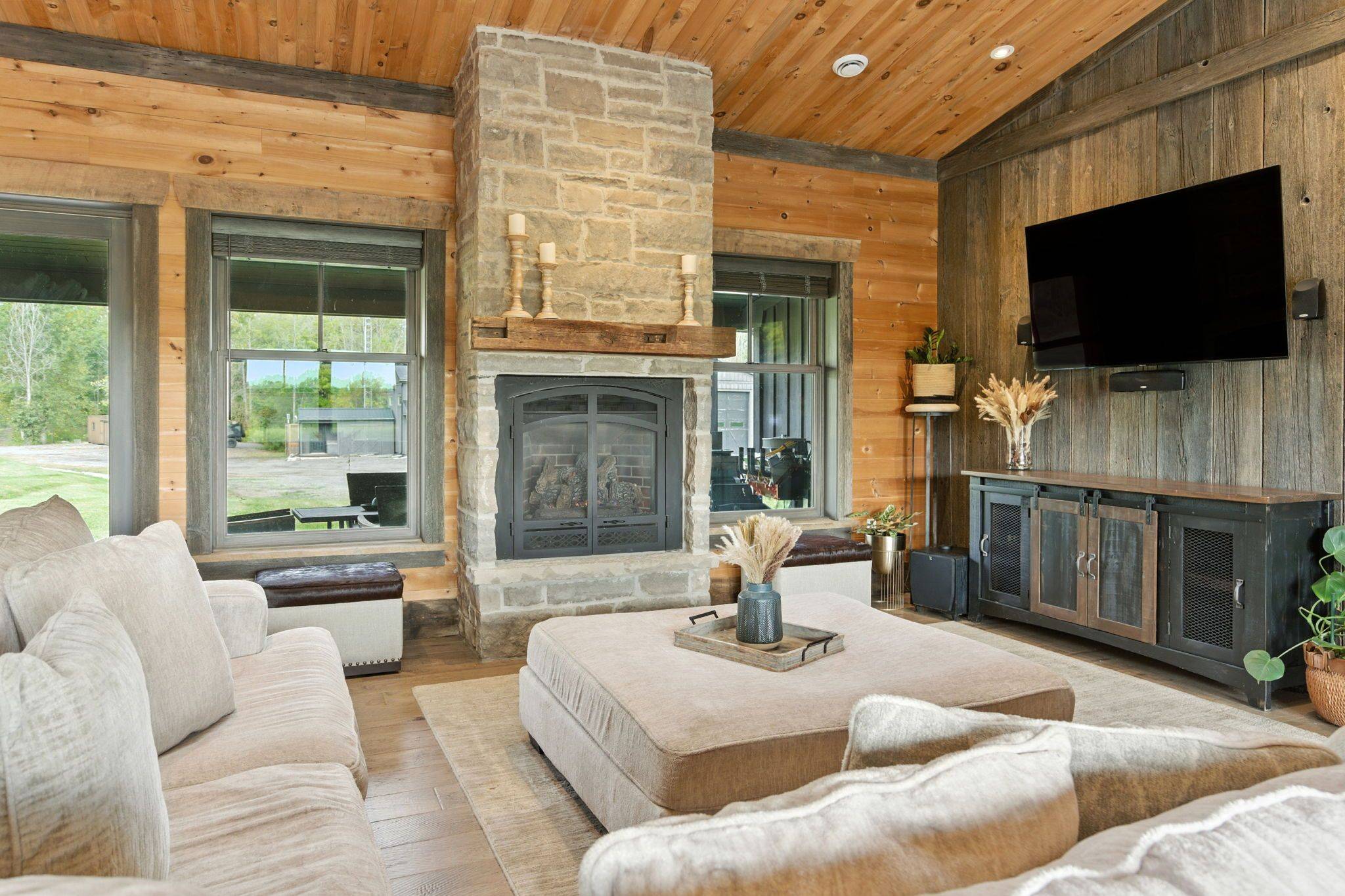 Hamilton, ON L8B 1A3,437 6th Concession RD E