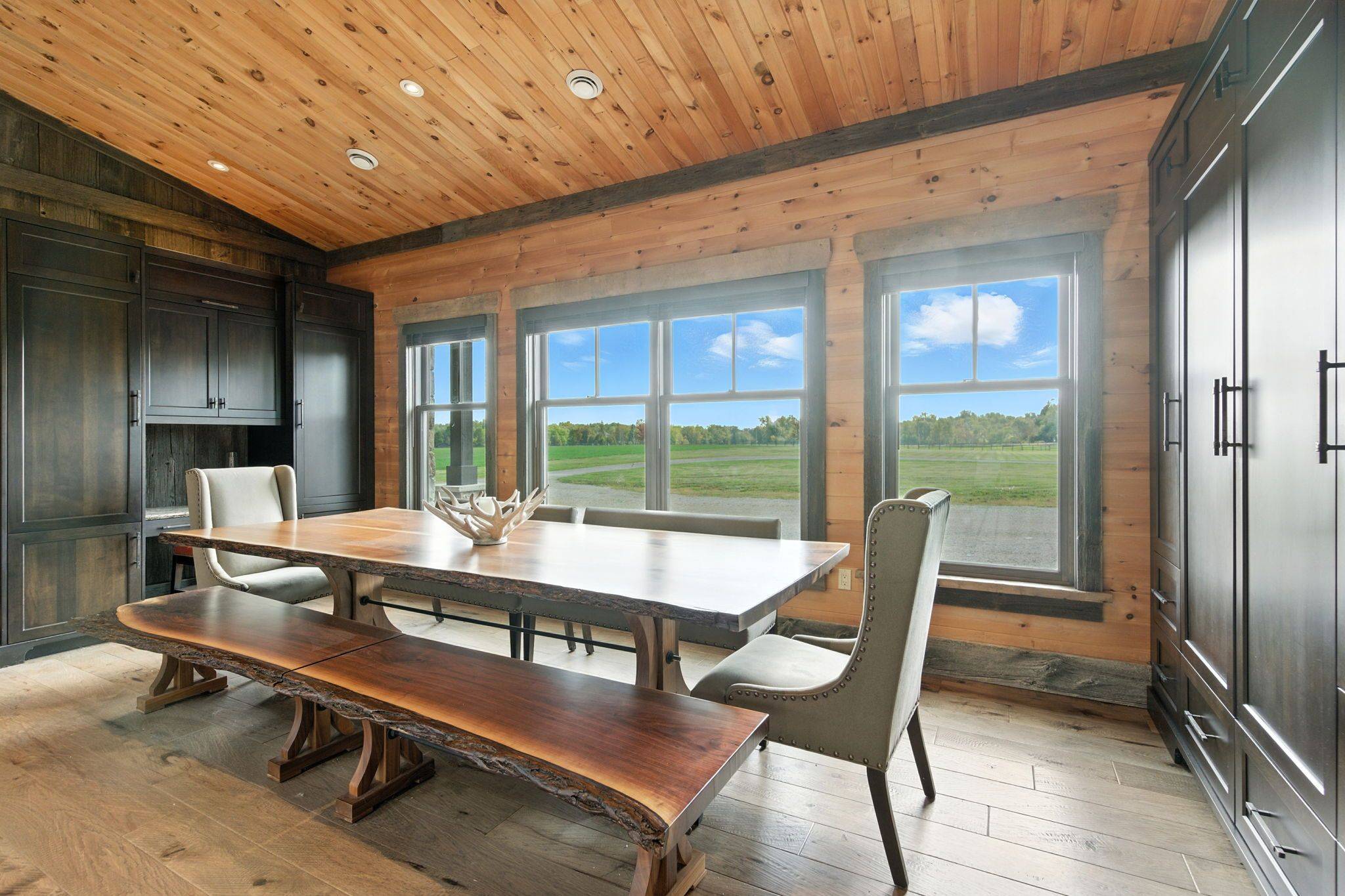 Hamilton, ON L8B 1A3,437 6th Concession RD E