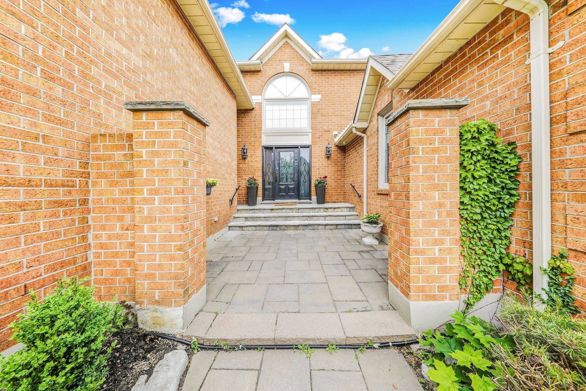 Vaughan, ON L4L 7H8,20 Woburn DR