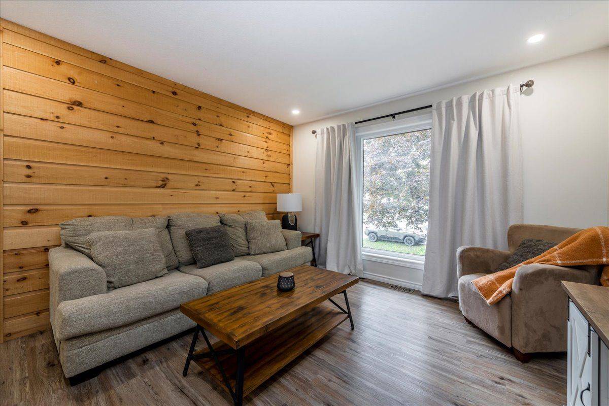 Orillia, ON L3V 4B4,64 Second ST