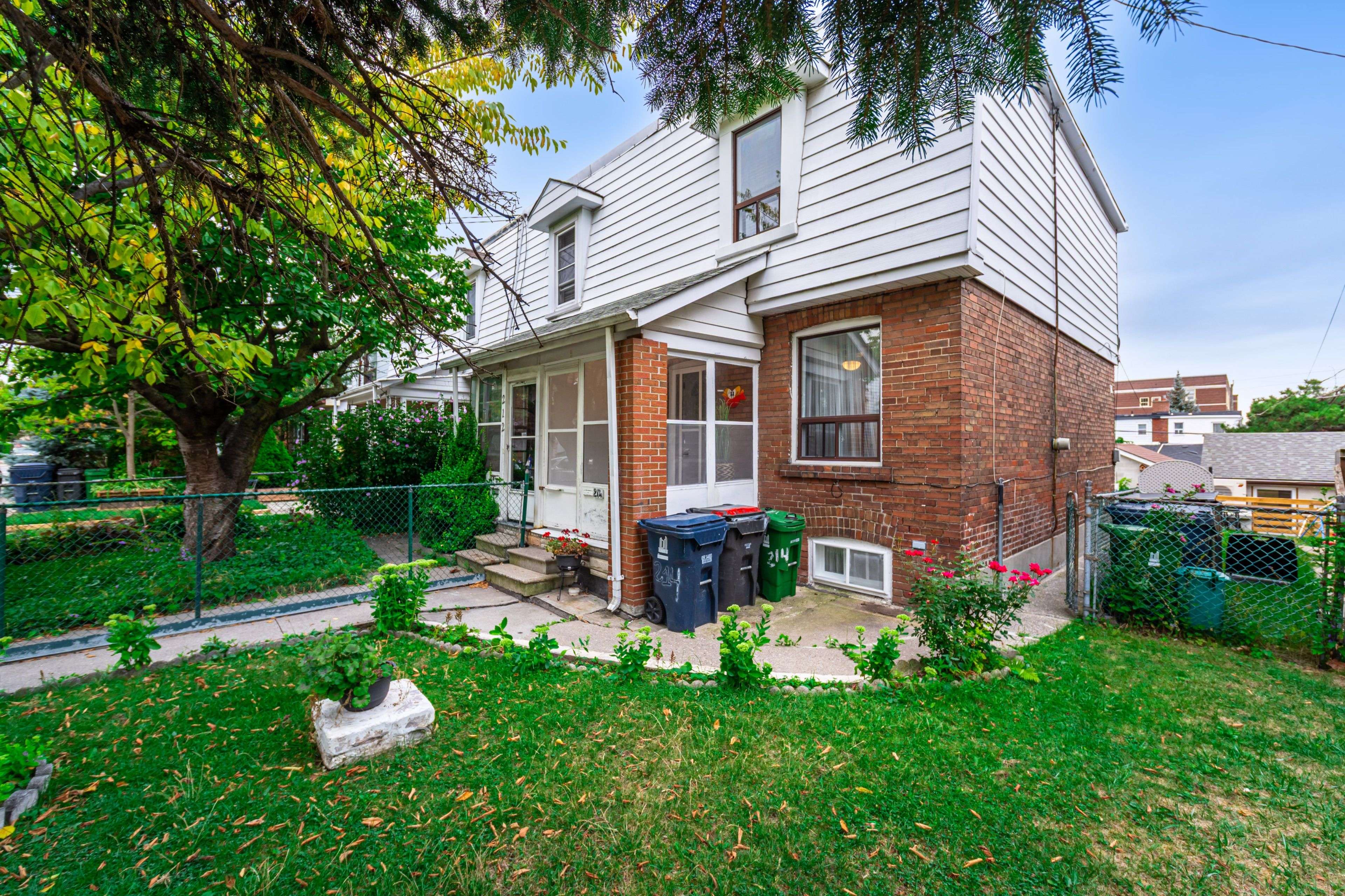 Toronto W03, ON M6N 3K4,214 Silverthorn AVE