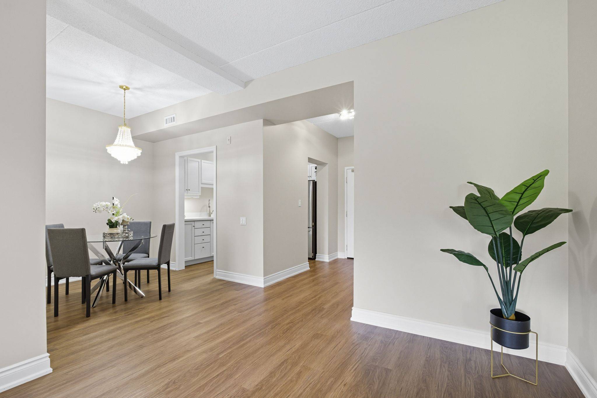 Burlington, ON L7P 5B8,2075 Amherst Heights DR #215