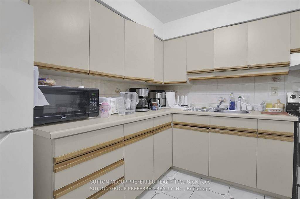 London East, ON N6A 3Z4,681 Colborne ST