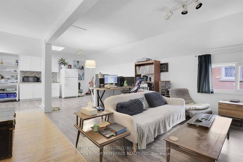 London East, ON N6A 3Z4,681 Colborne ST