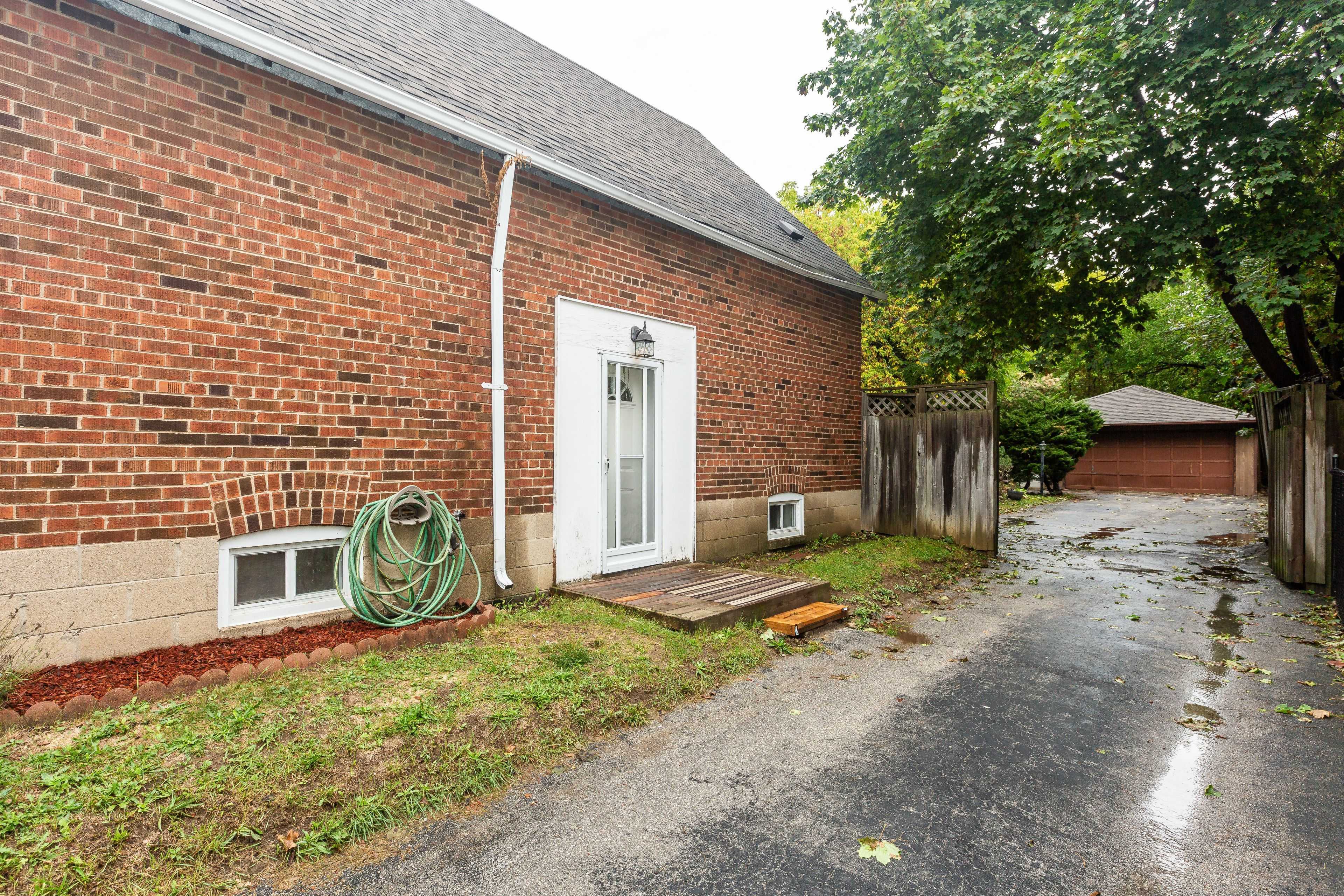 Toronto E04, ON M1L 2H8,8 Southmead RD