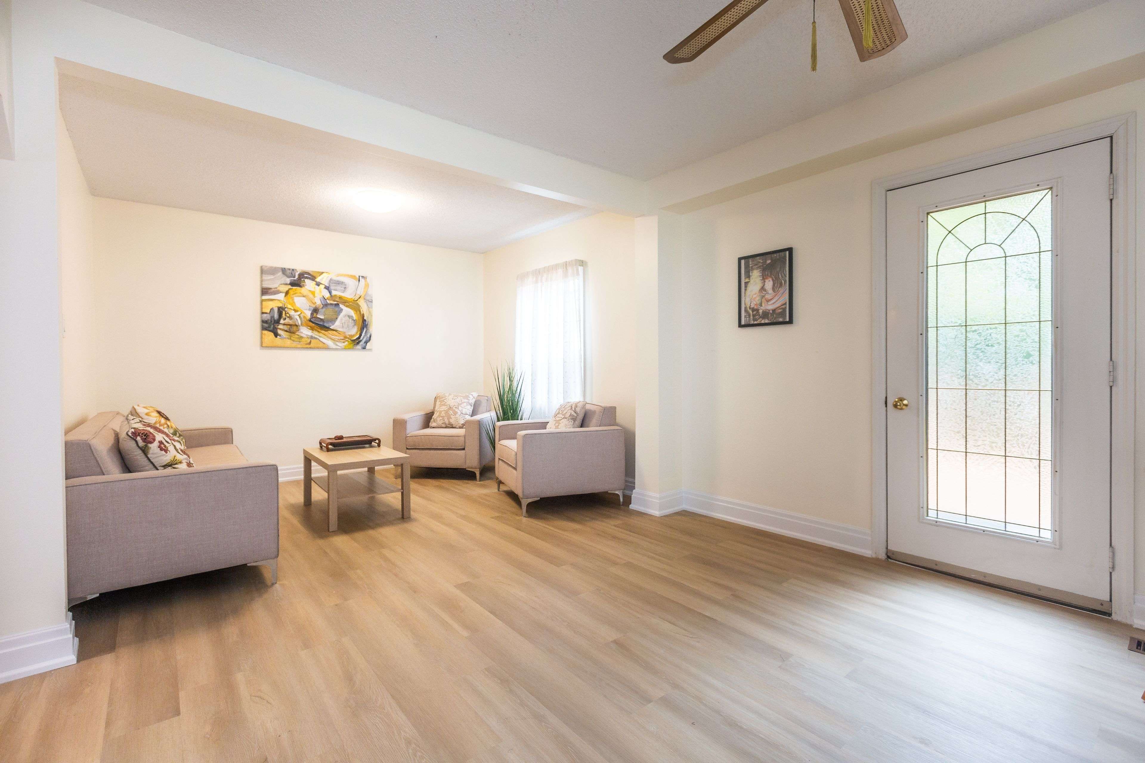 Toronto E04, ON M1L 2H8,8 Southmead RD